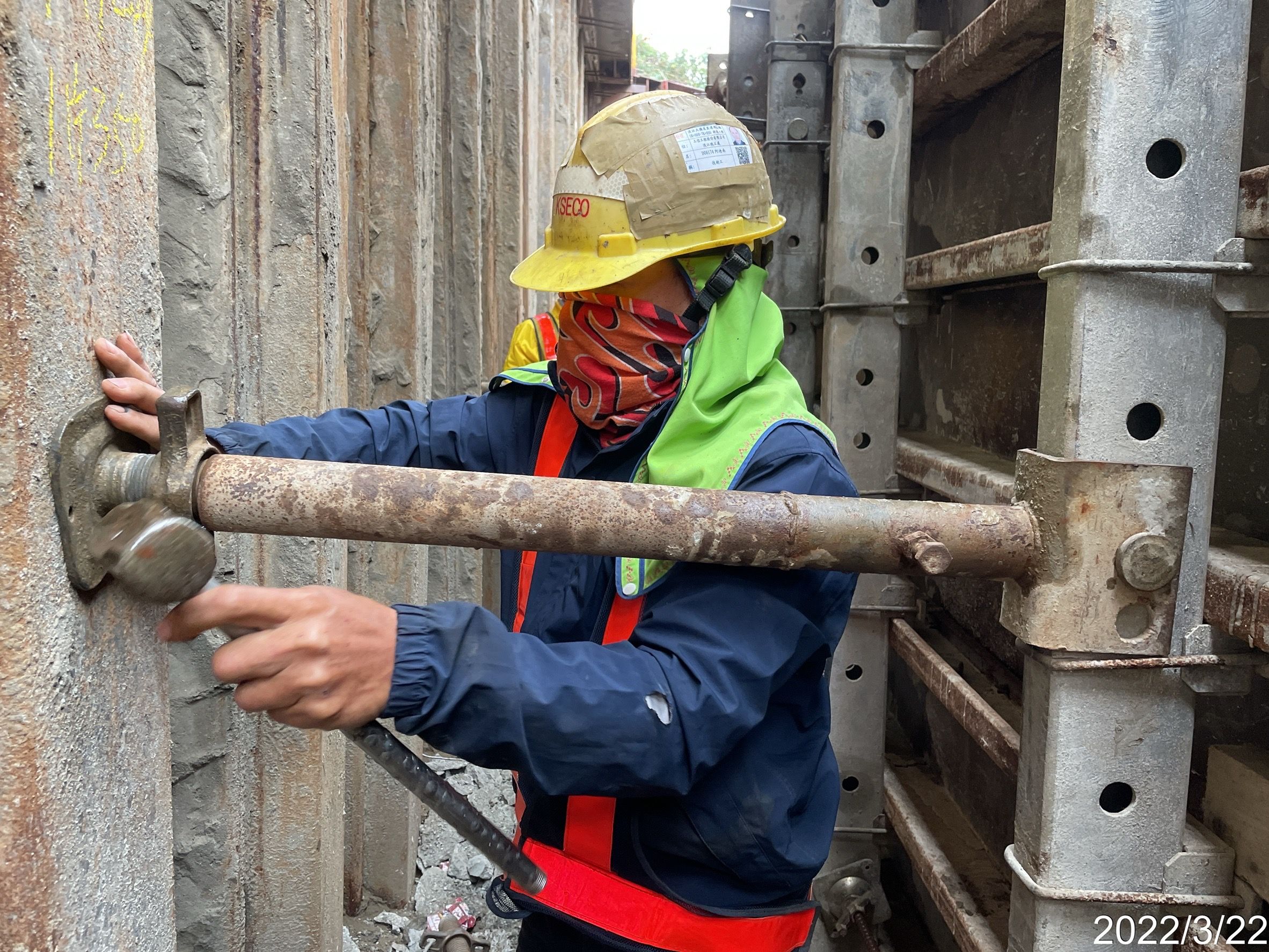 樁帽模板支撐件施工.