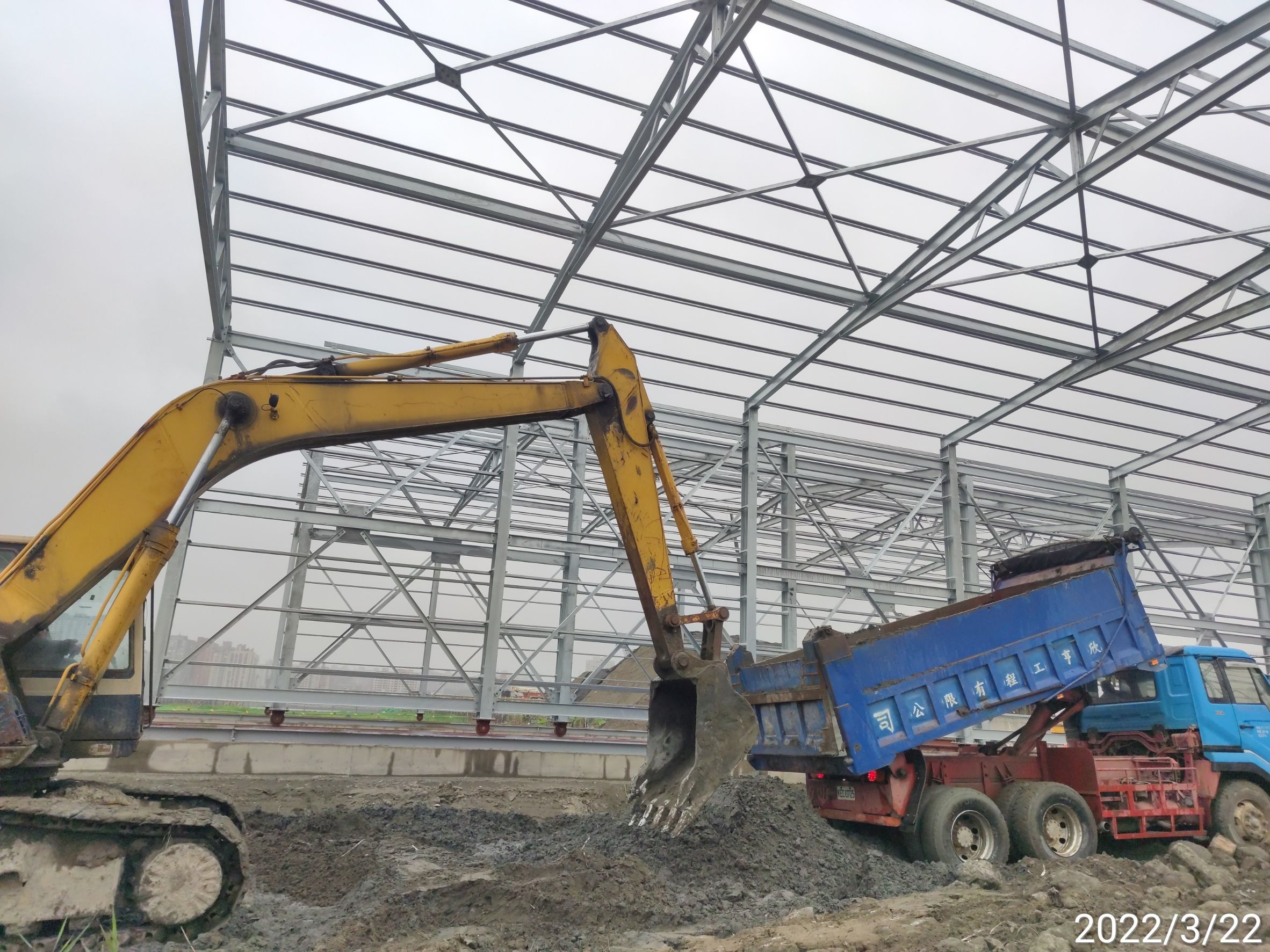 鋼構組裝廠延伸段地坪整理.