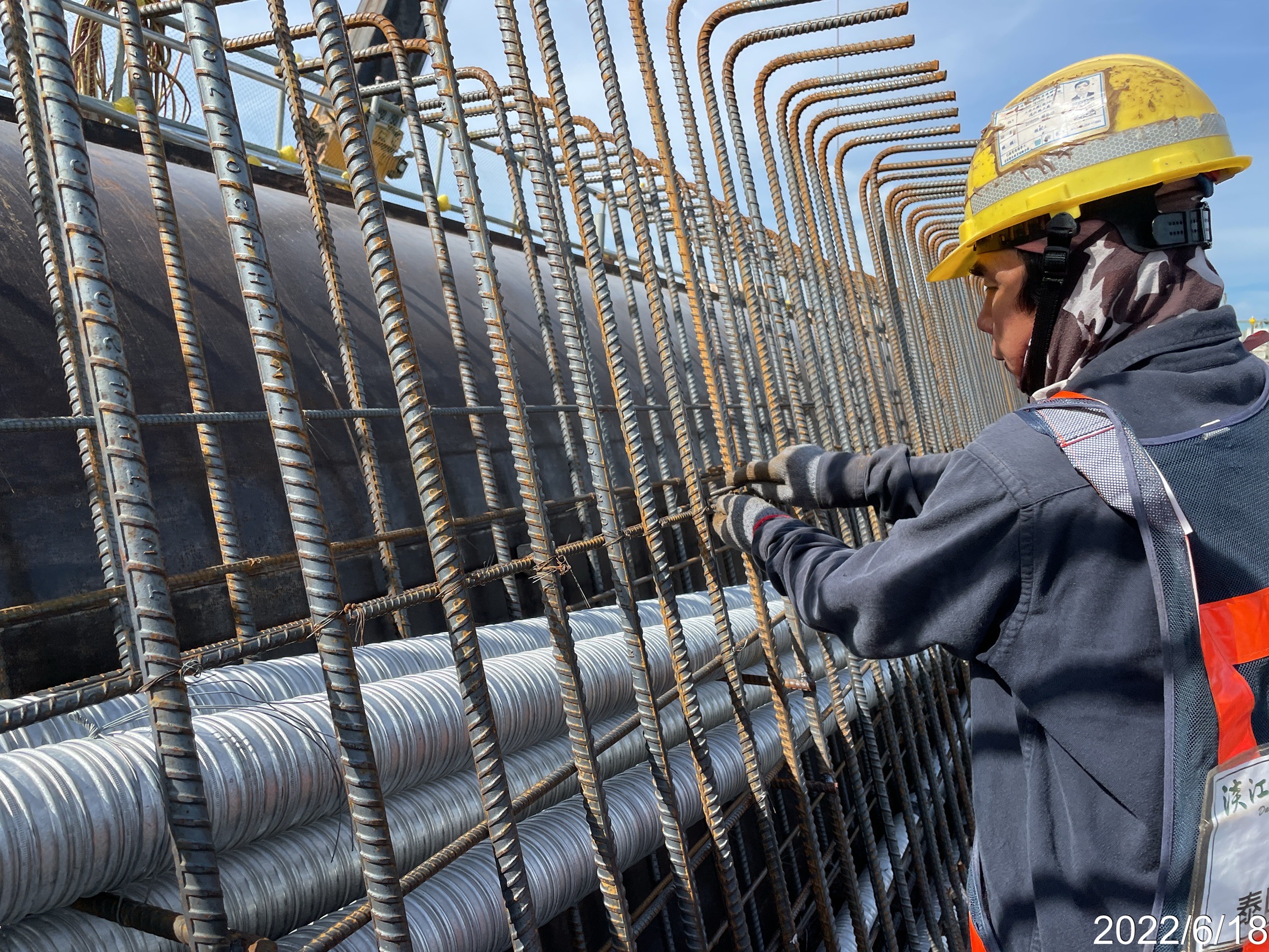 底腹版鋼筋綁紮