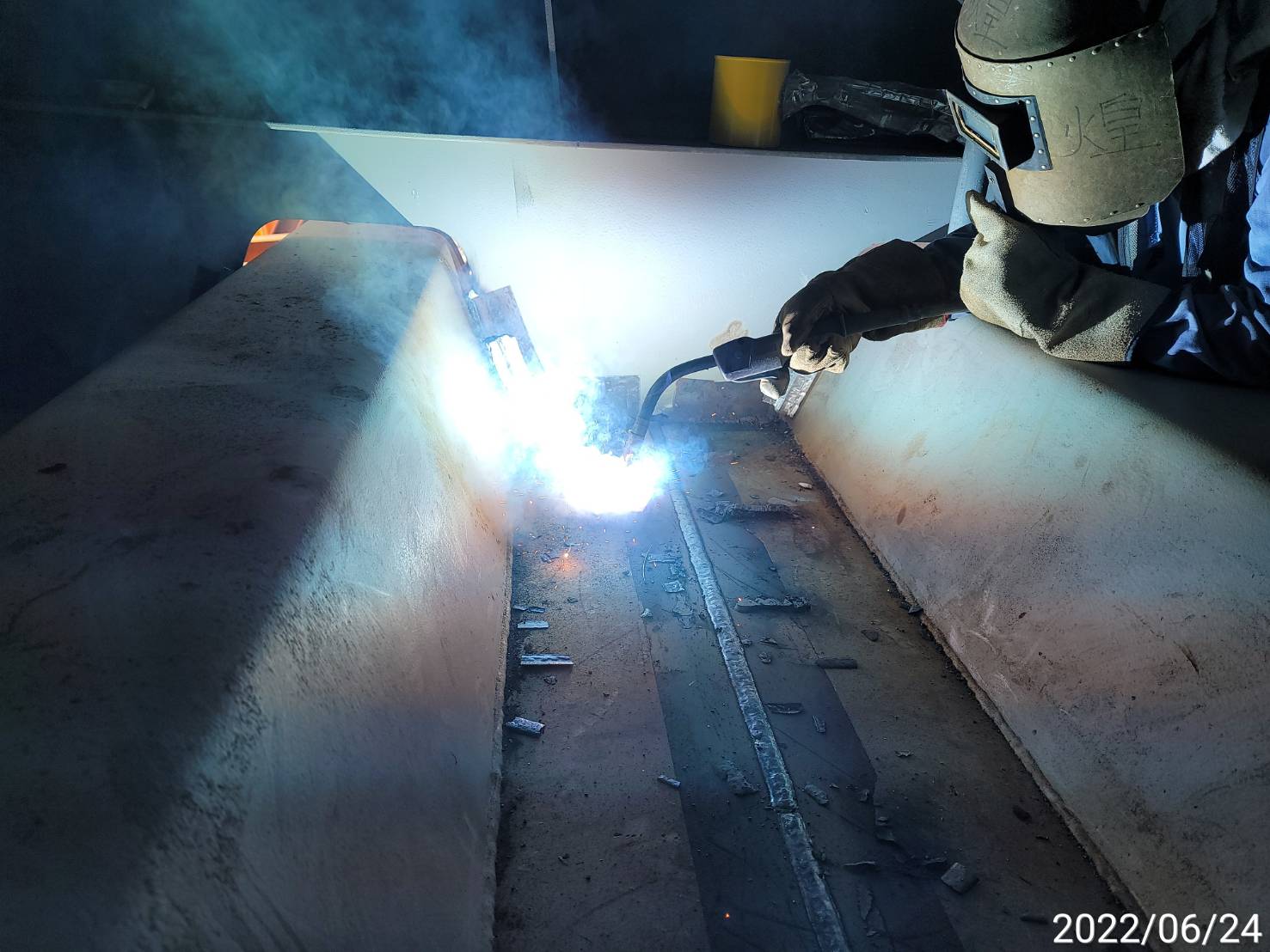 鋼節塊電焊作業