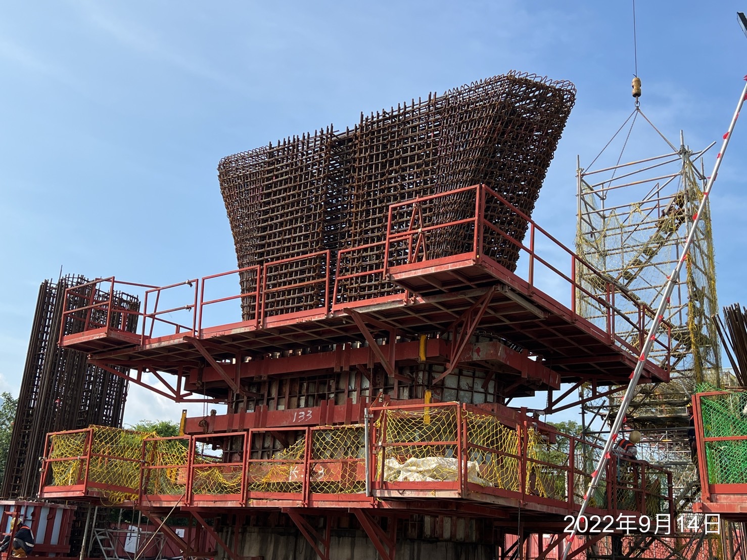 P13N墩柱第2昇層鋼模檢測及調整