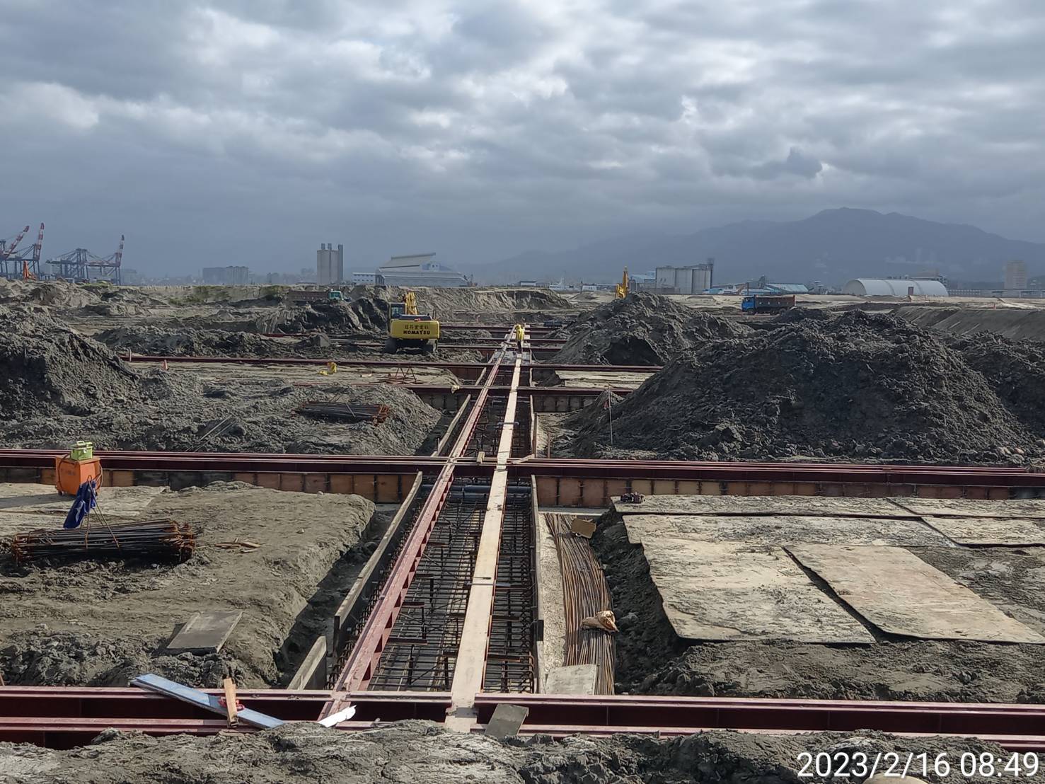 台北港鋼構組裝場軌道地坪整地