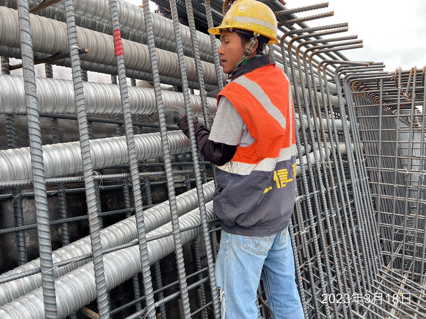 U2N-2場撐段預力套管安裝