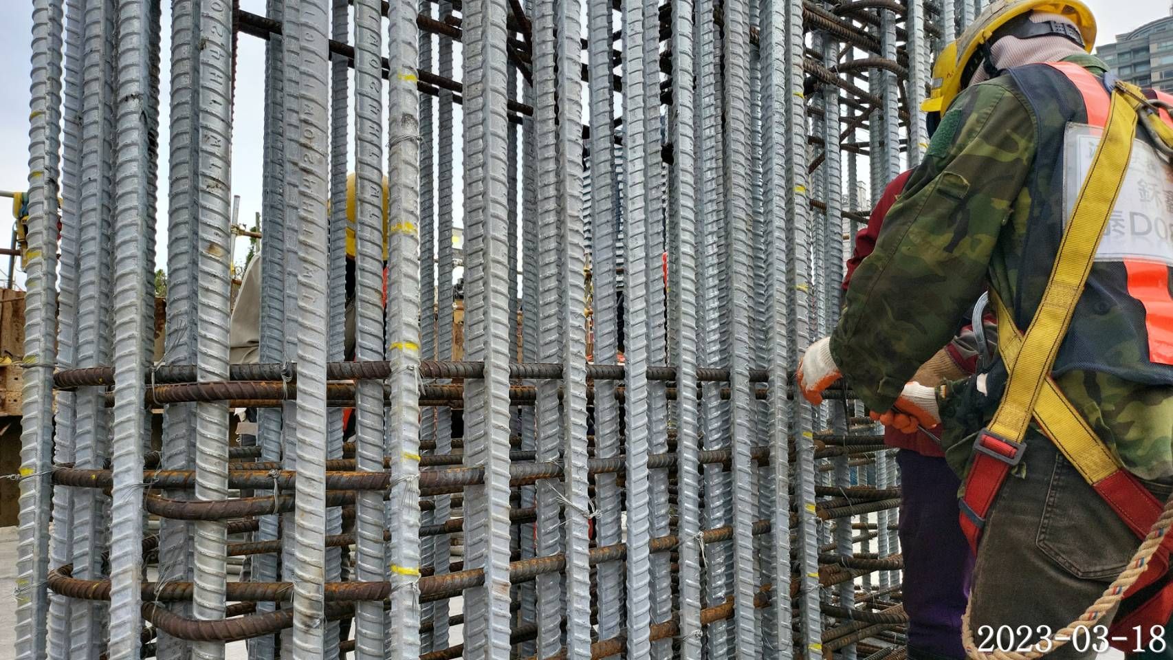 RL2P1墩柱第1昇層鋼筋綁紮