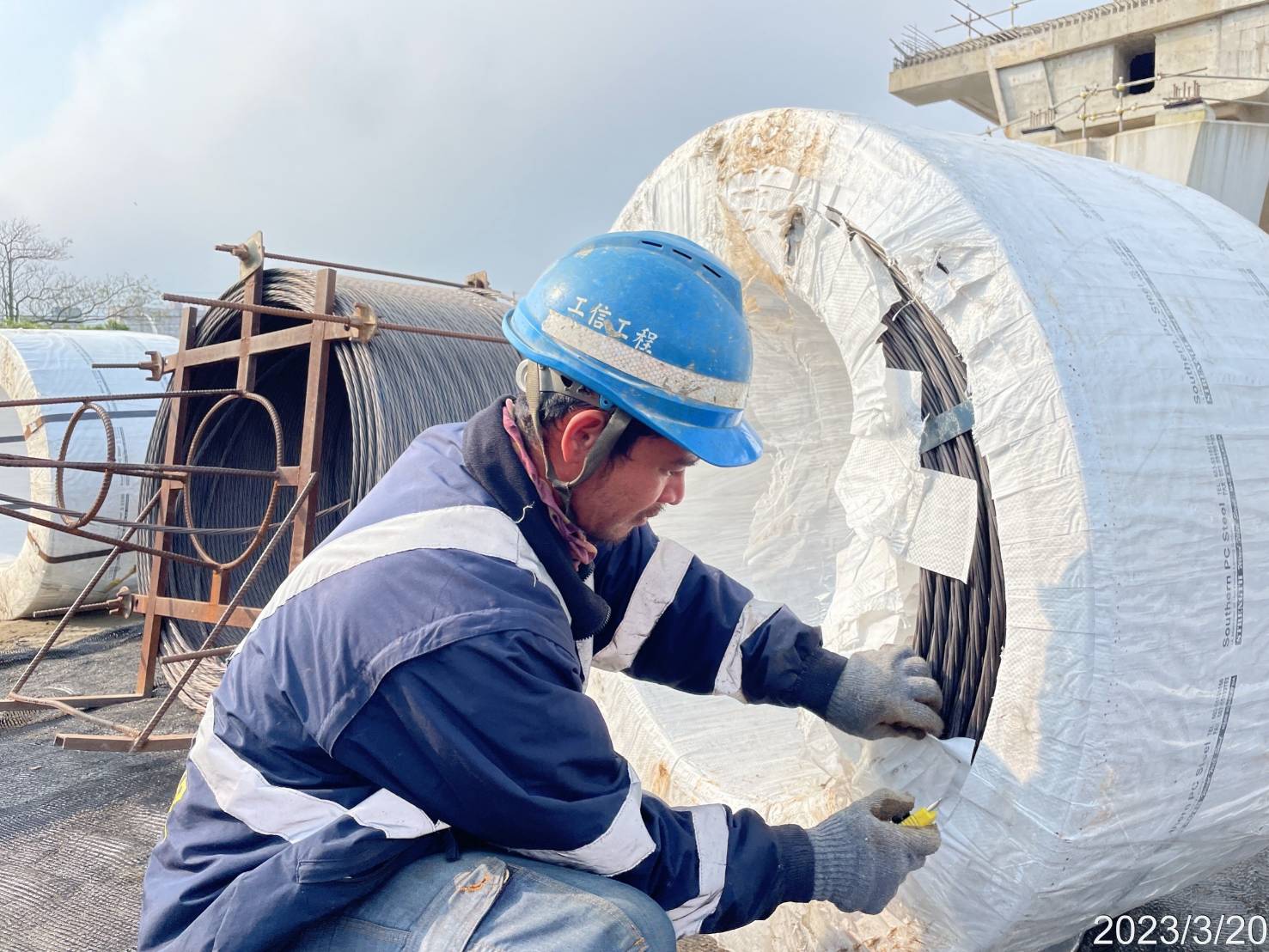 U2N-2場撐段預力鋼絞線穿設