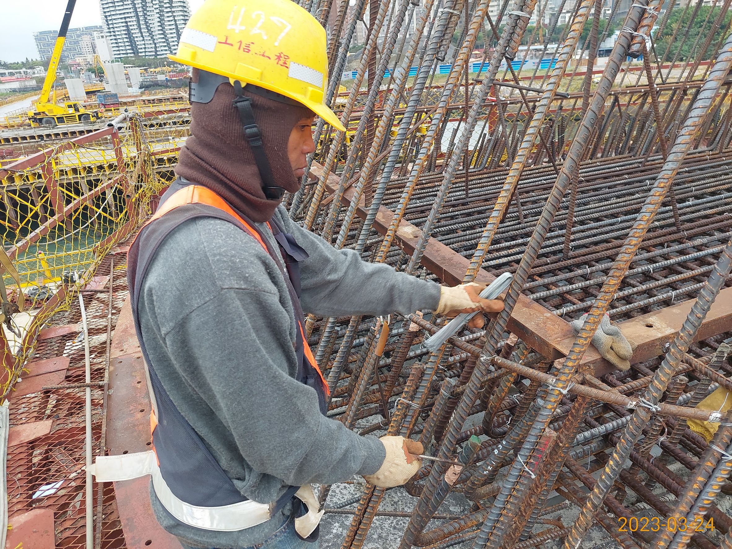 P150墩柱第7昇層鋼筋綁紮
