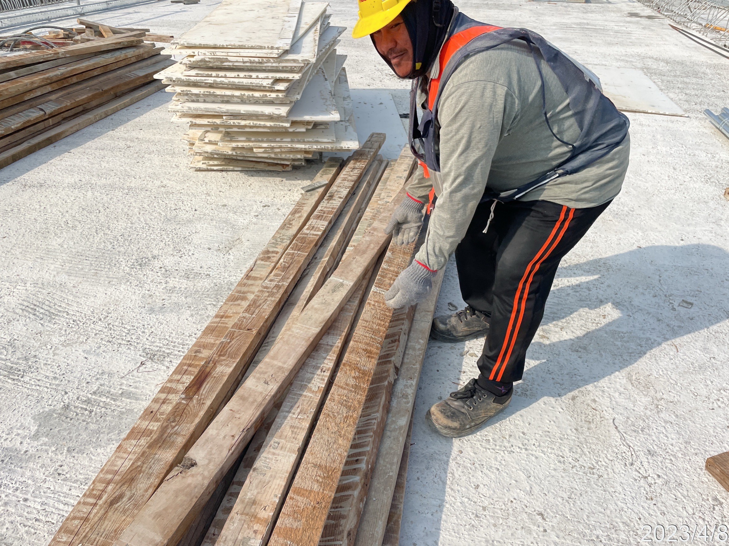 U3S-4場撐段頂版內模拆卸及材料整理