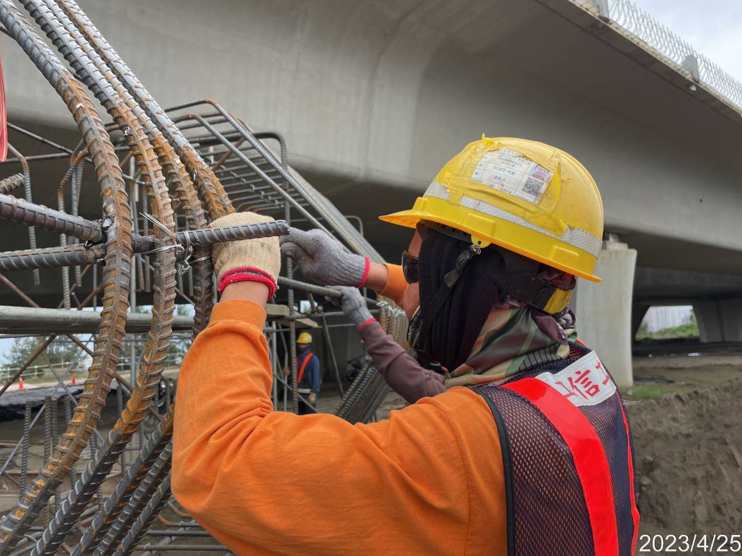 RR2P2墩柱鋼筋樣架組立