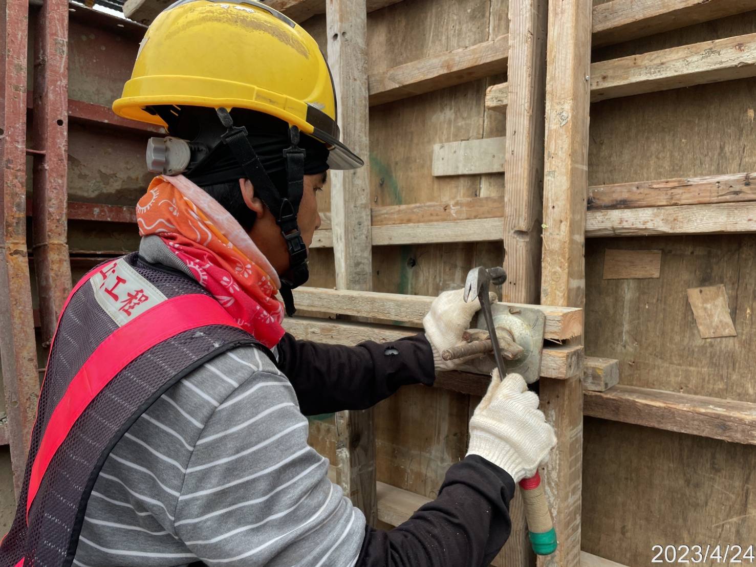 U3N-6場撐段腹翼版內模組立