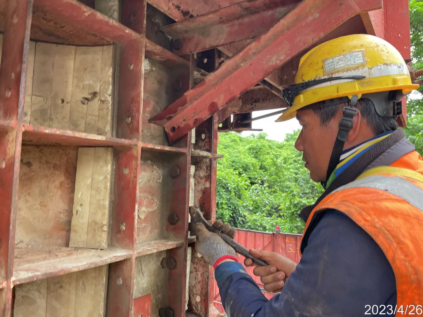 BR2P4墩柱第2昇層鋼模組立