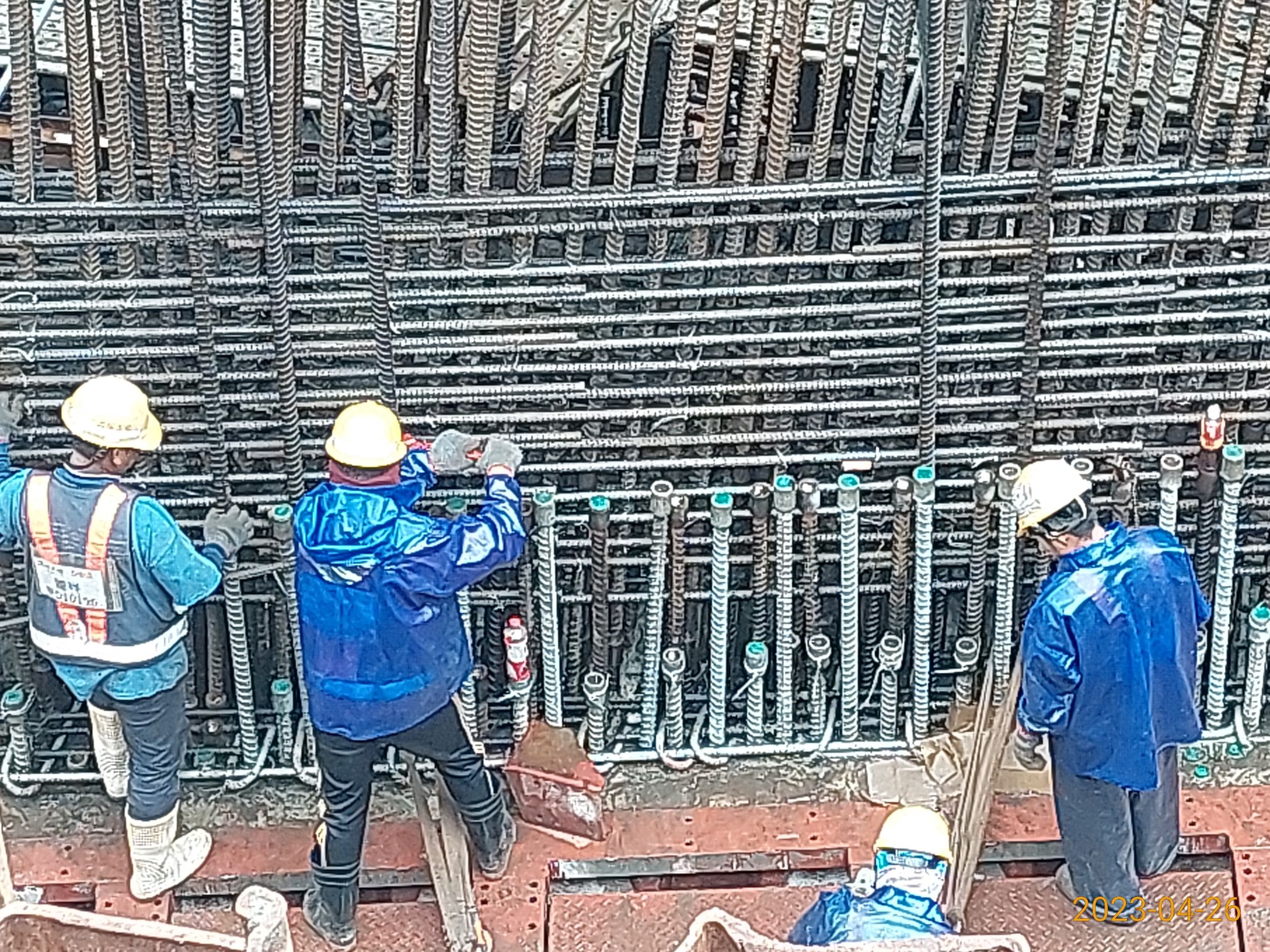 P160墩柱第3昇層鋼筋綁紮