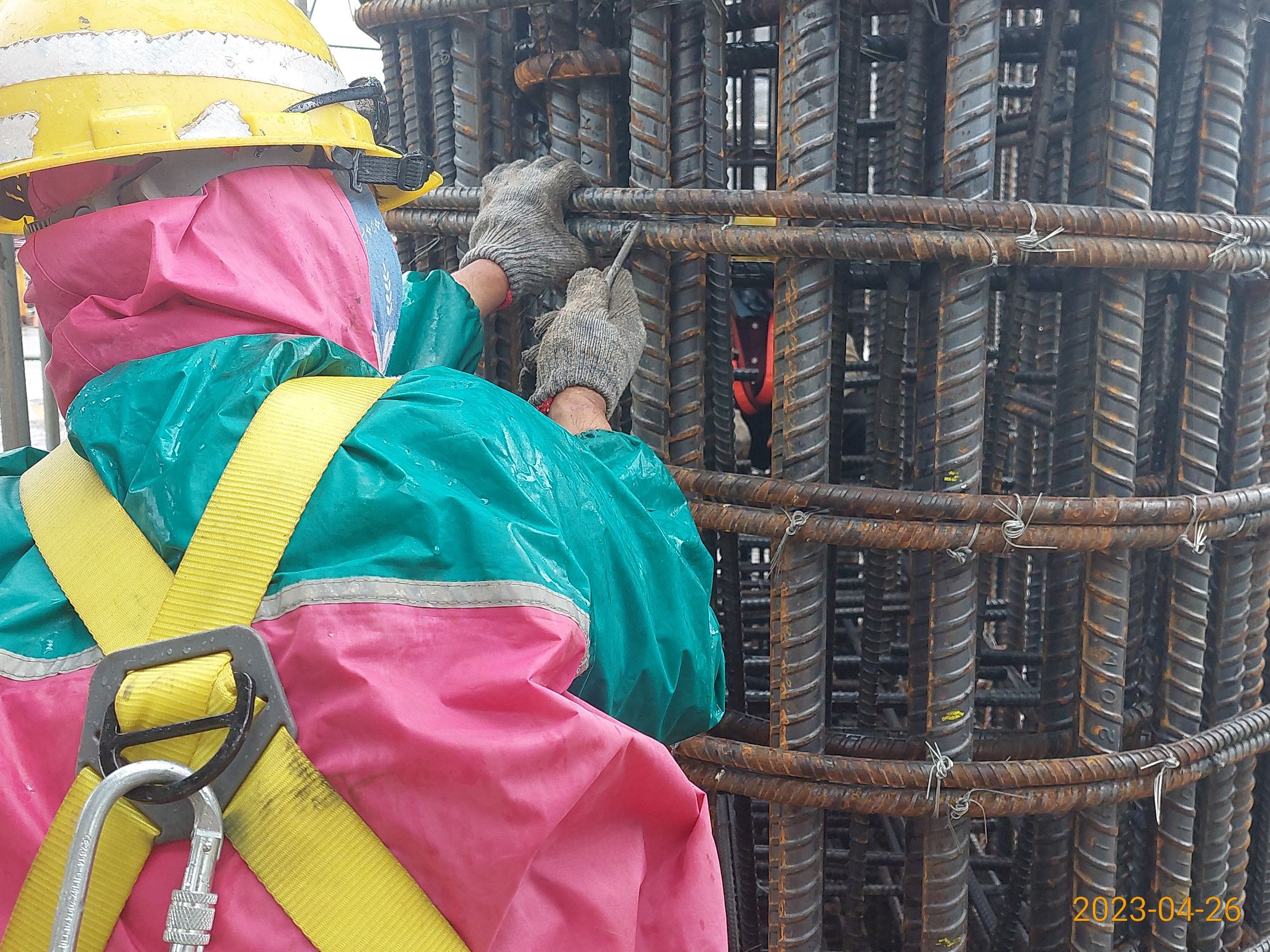 RR3P6墩柱第2昇層鋼筋綁紮