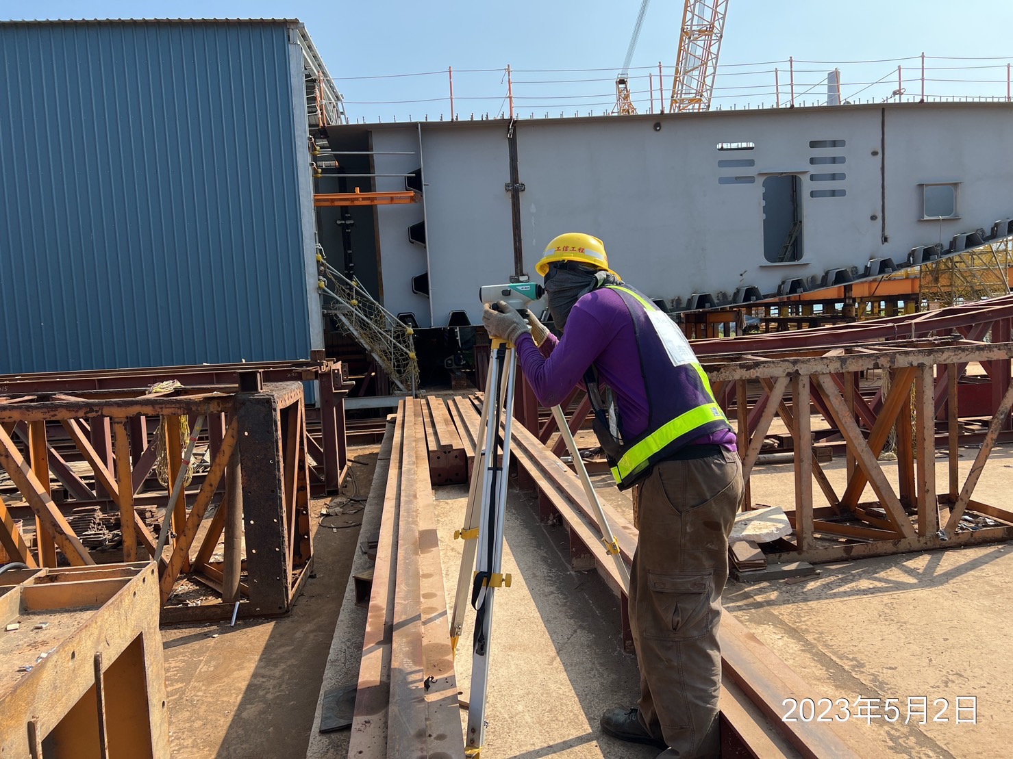 鋼構組裝場模台調整