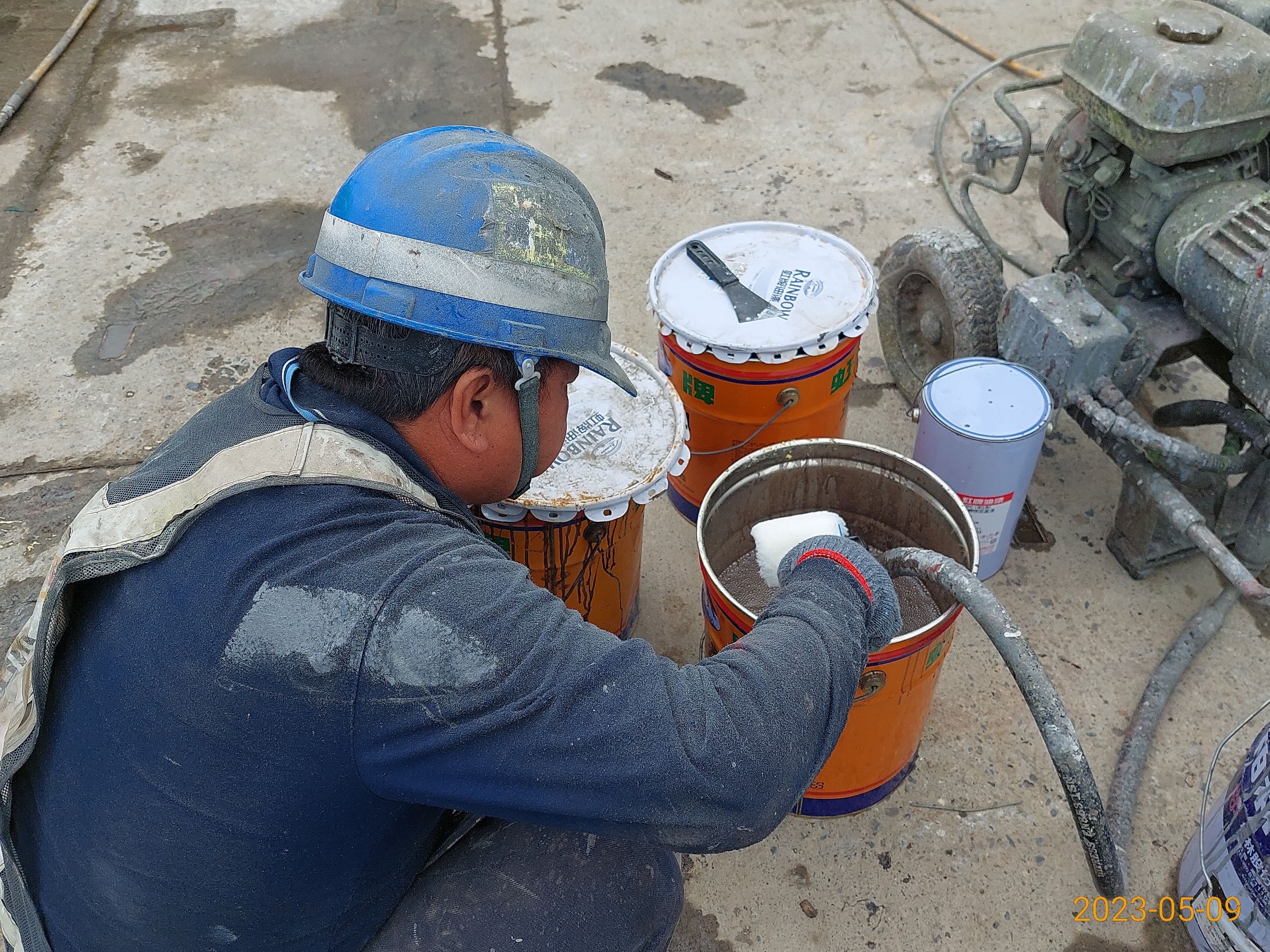 P160墩柱第2、3昇層聚脲防蝕塗裝施作