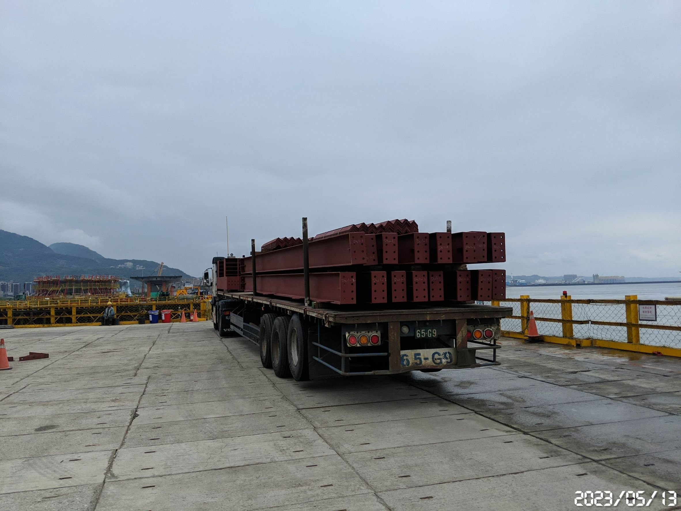 推進構台支撐架進料