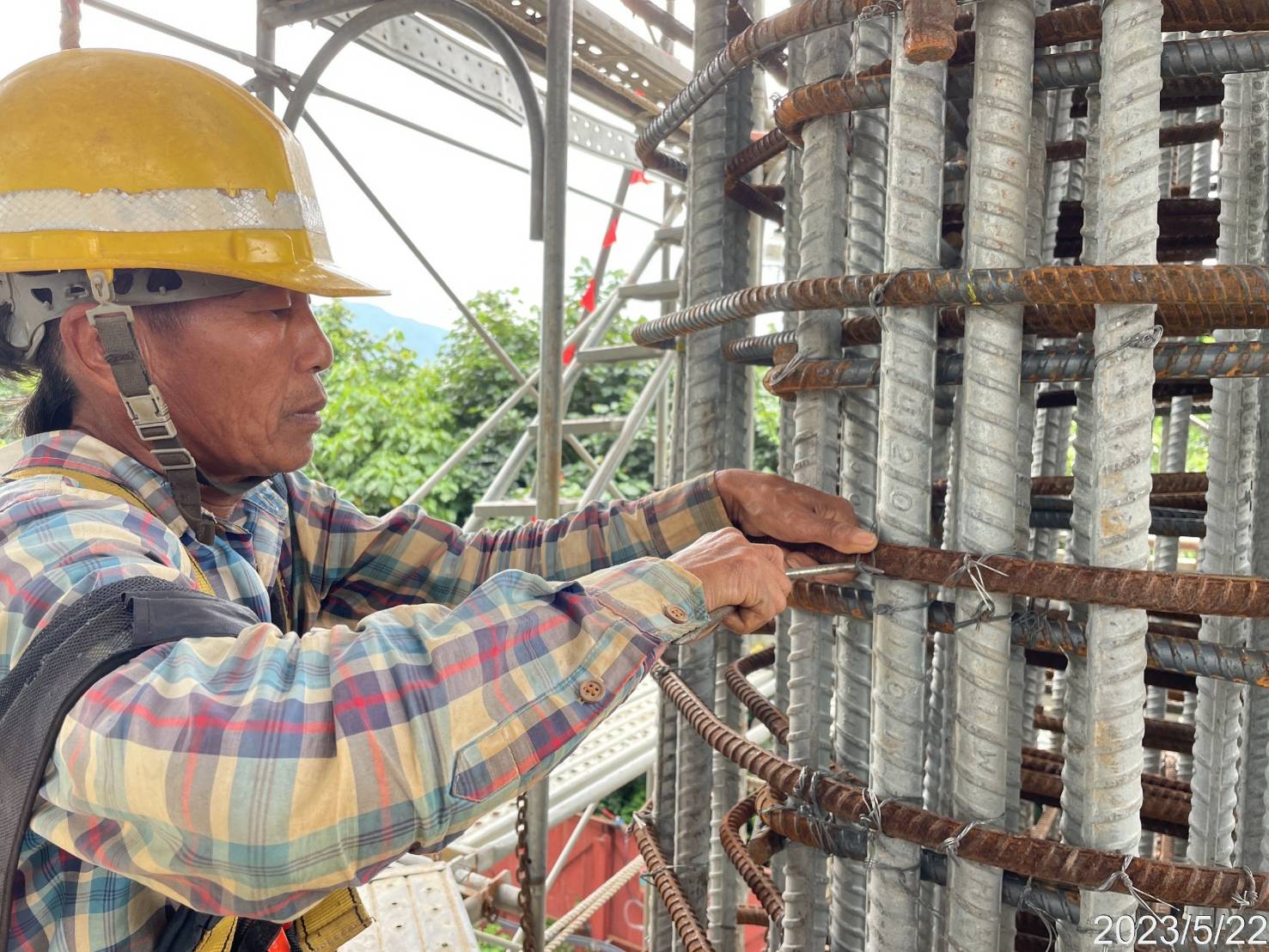 BR2P5墩柱第2昇層鋼筋綁紮