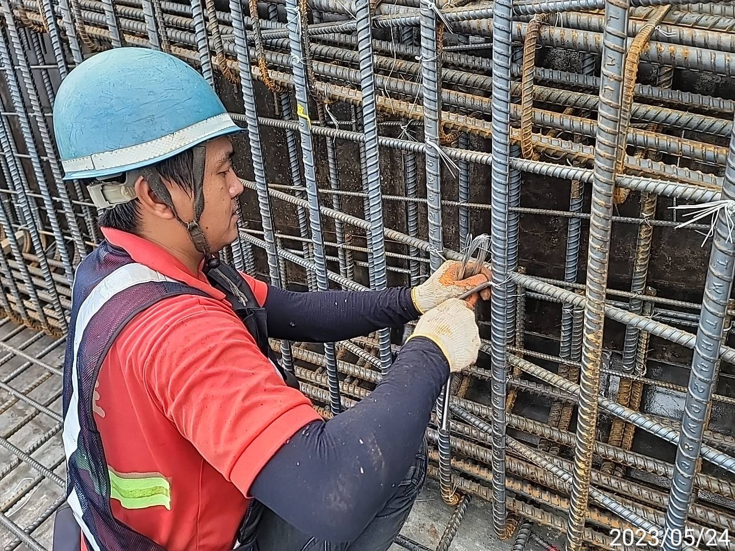 U3S-5場撐段底腹版鋼筋綁紮