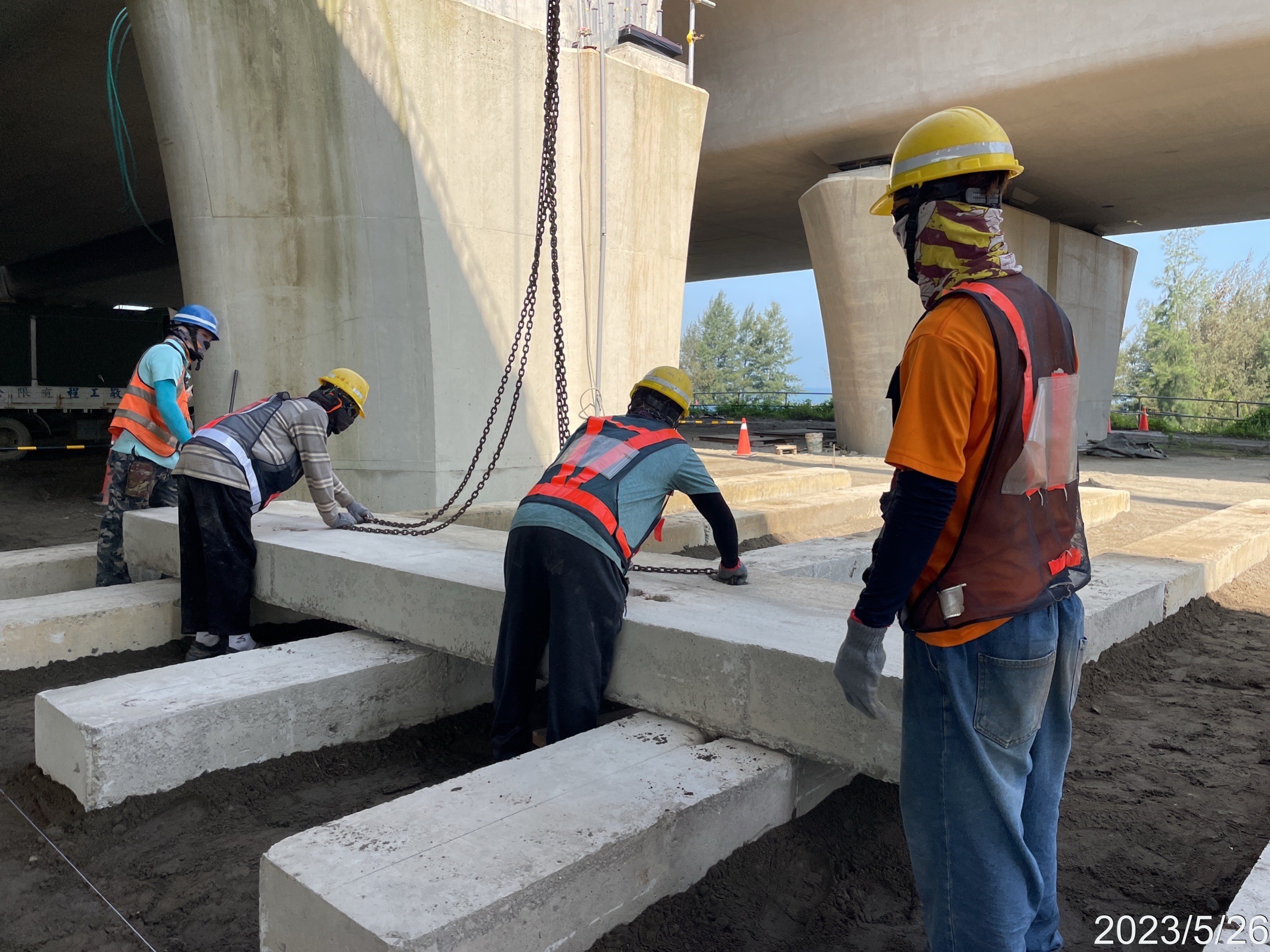 L03-1 場撐段混凝土墊塊排放