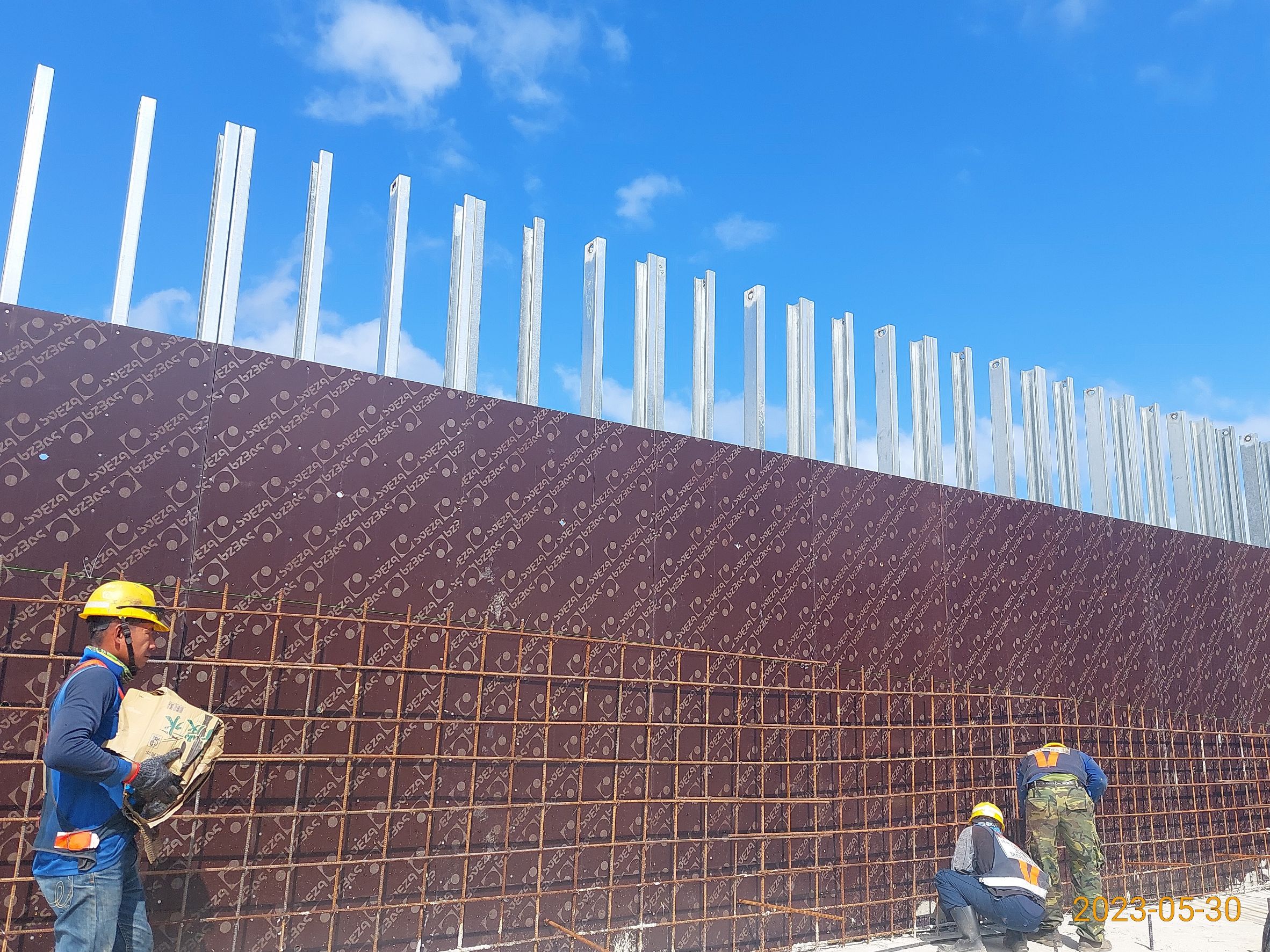 BL2W3重力式擋土牆第3昇層模板組立