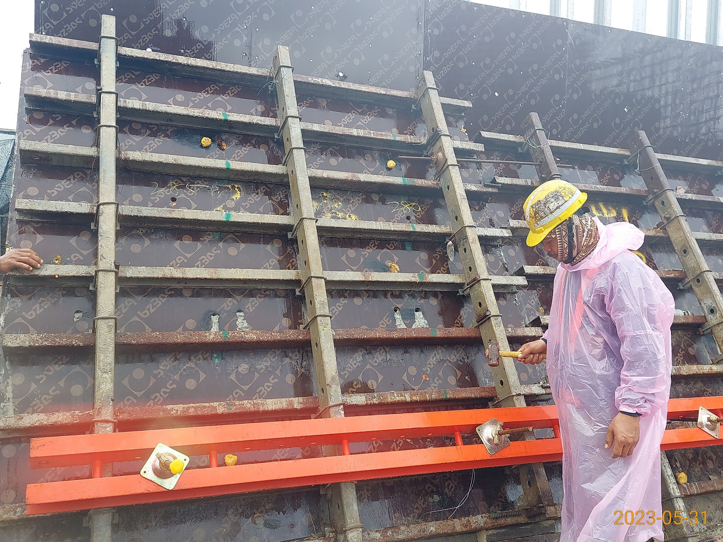 BL2W3重力式擋土牆第3昇模板組立