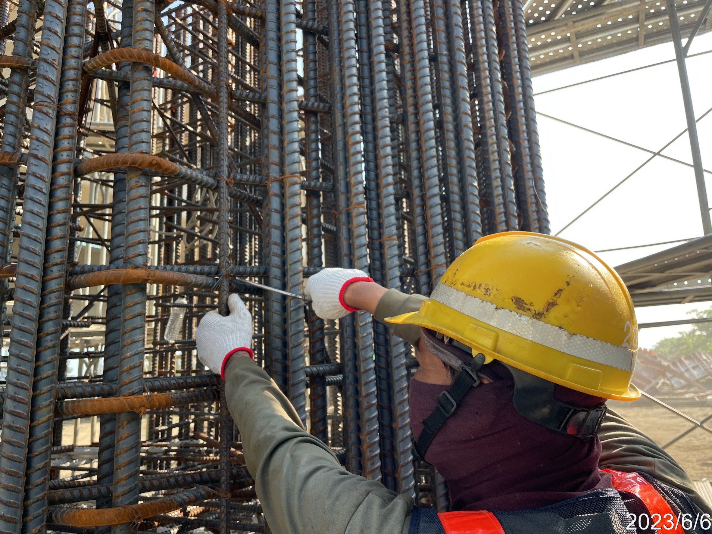 RR2P2墩柱第2昇層鋼筋綁紮