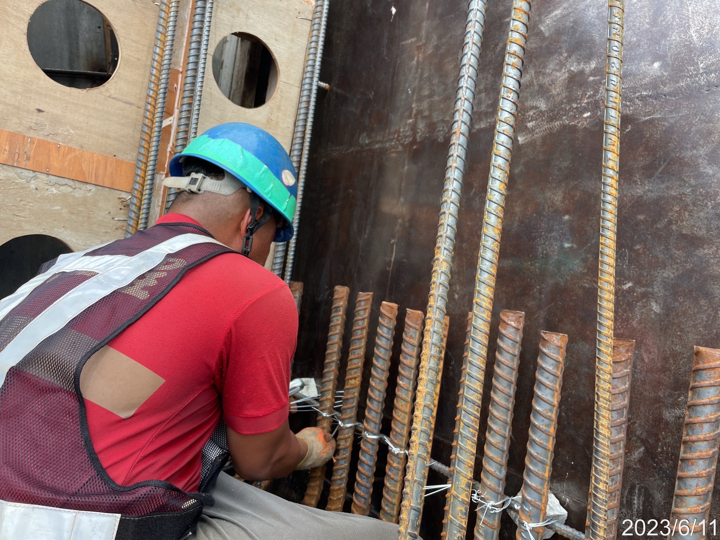 L03-1場撐段底腹版鋼筋綁紮