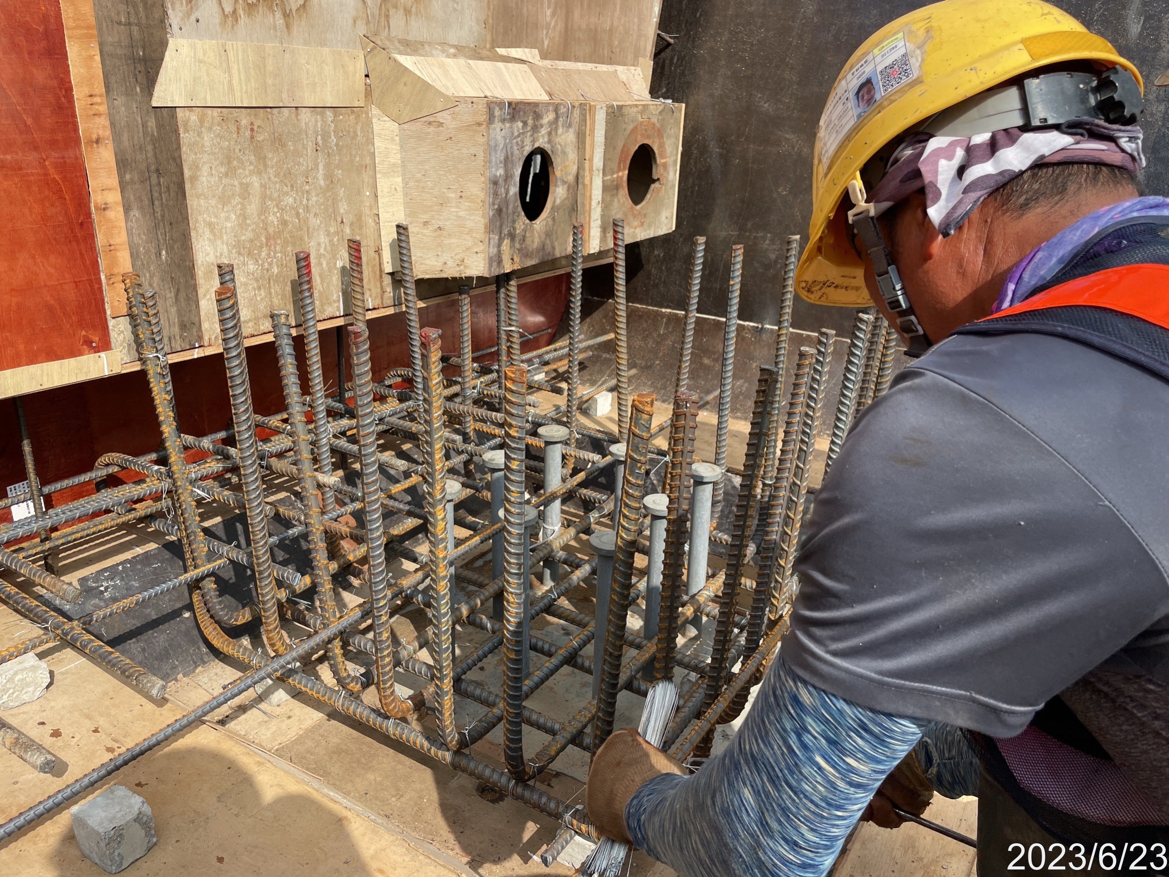 U2S-1場撐段底腹版鋼筋綁紮