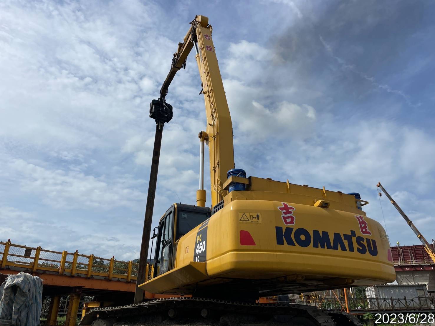 P17圍堰鋼板樁打設