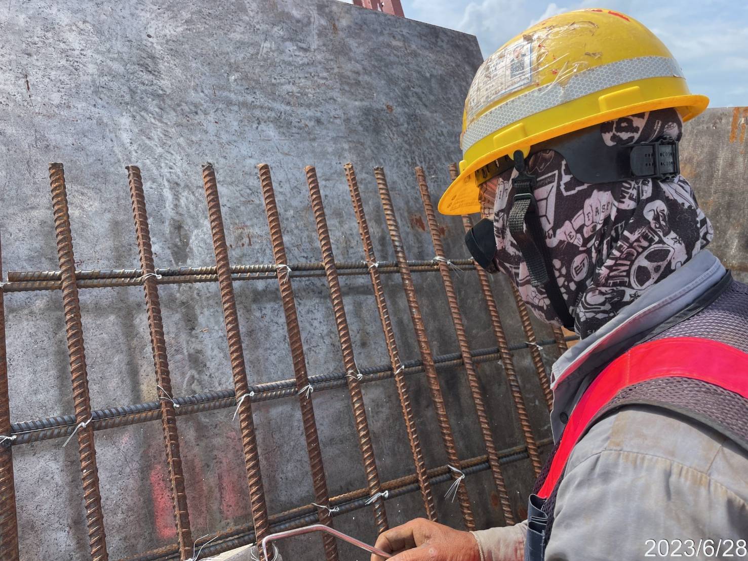 P16帽梁第3昇層鋼筋綁紮