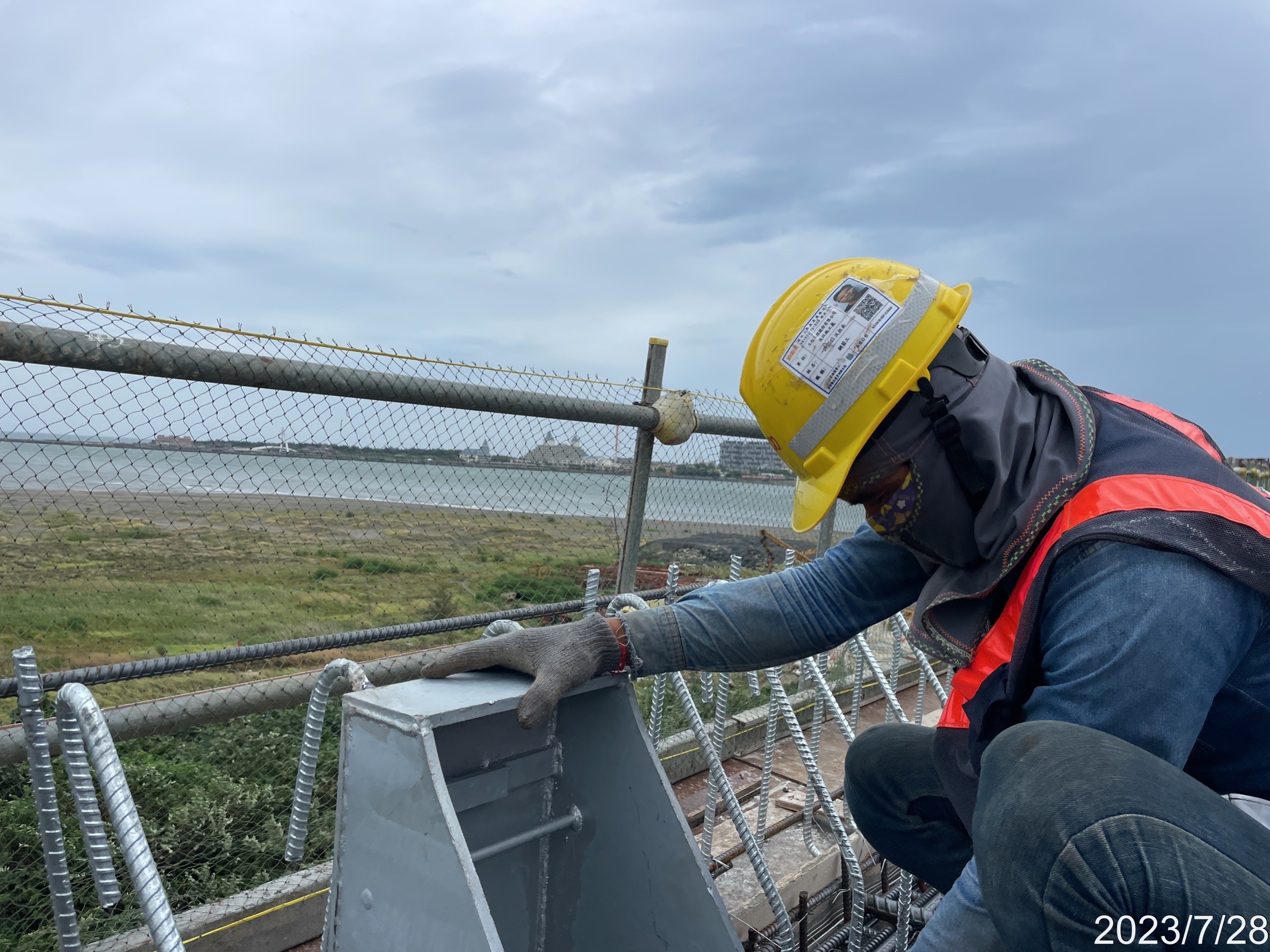 U3S-6場撐段頂版洩水孔預埋件施作