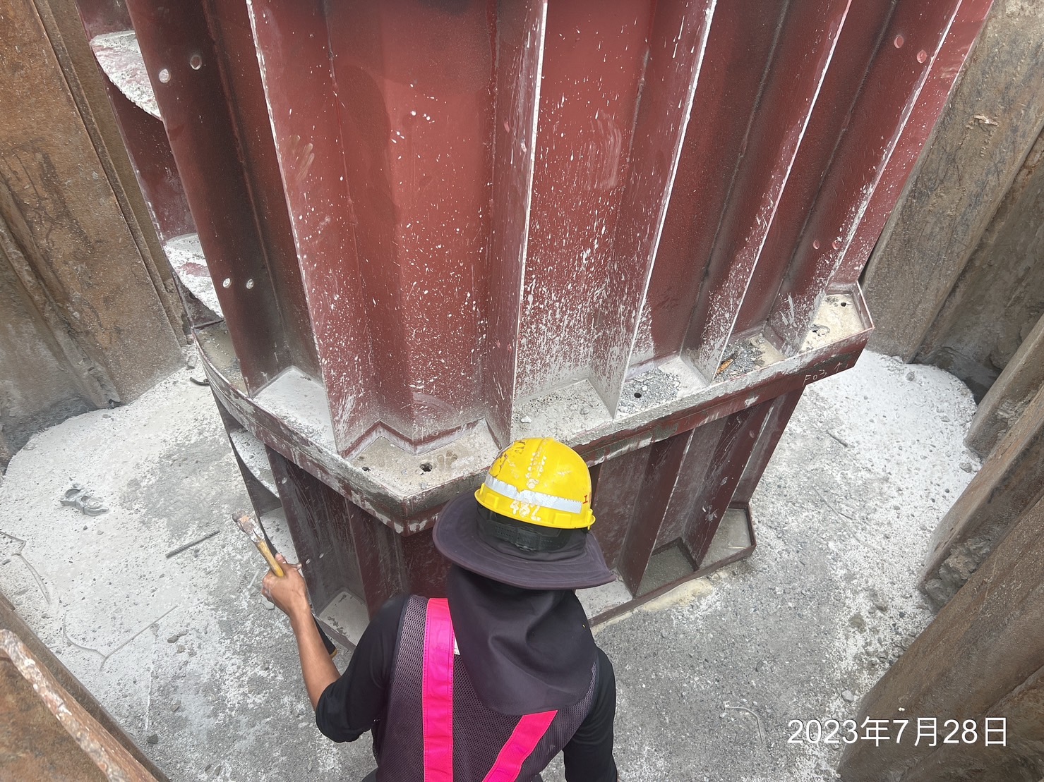 連通道P2墩柱第1昇層拆模