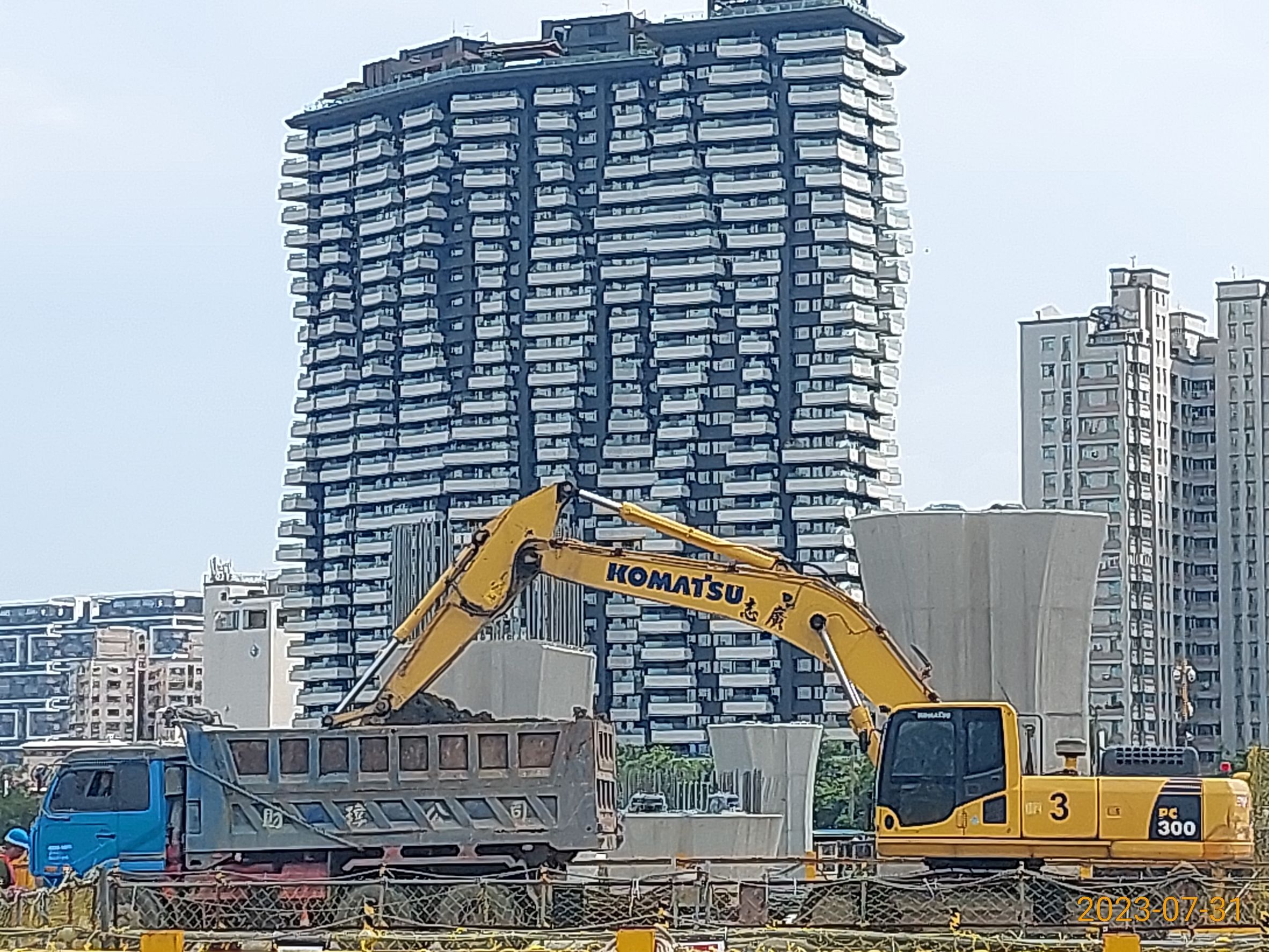 P18圍堰土方回填