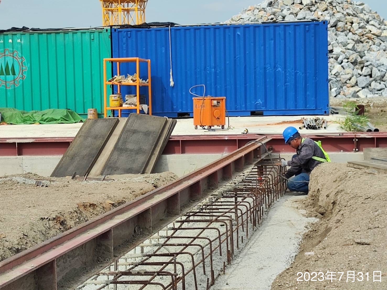 台北港組裝場塗裝區軌道梁安裝