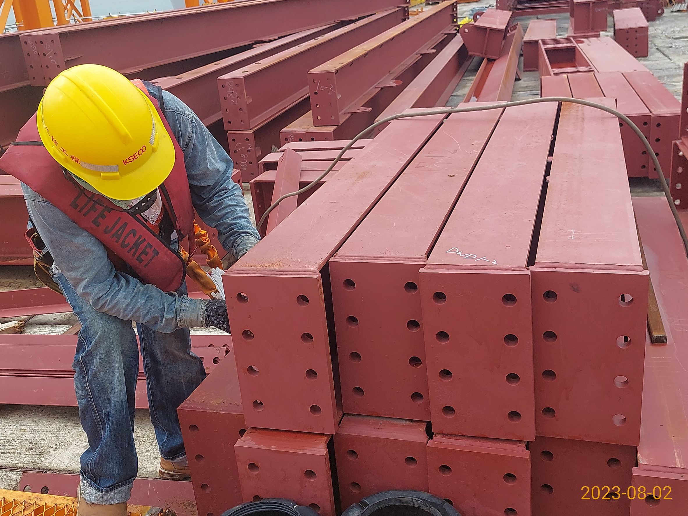 淡水端鋼構推進構台施作