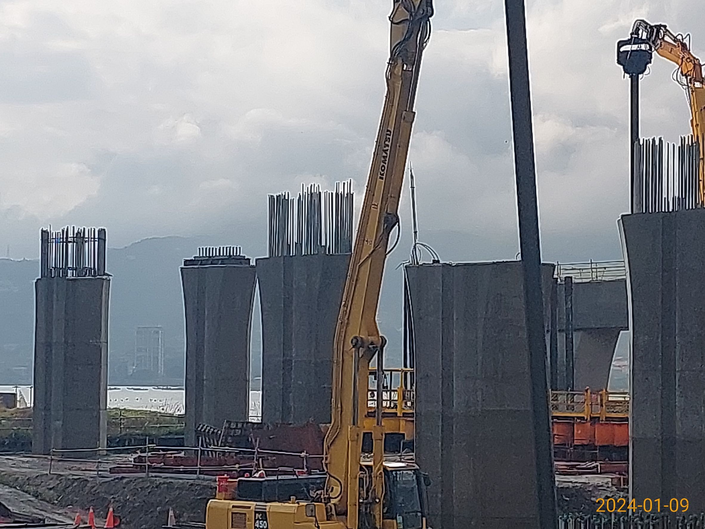 RL2P3圍堰22m鋼板樁拔除