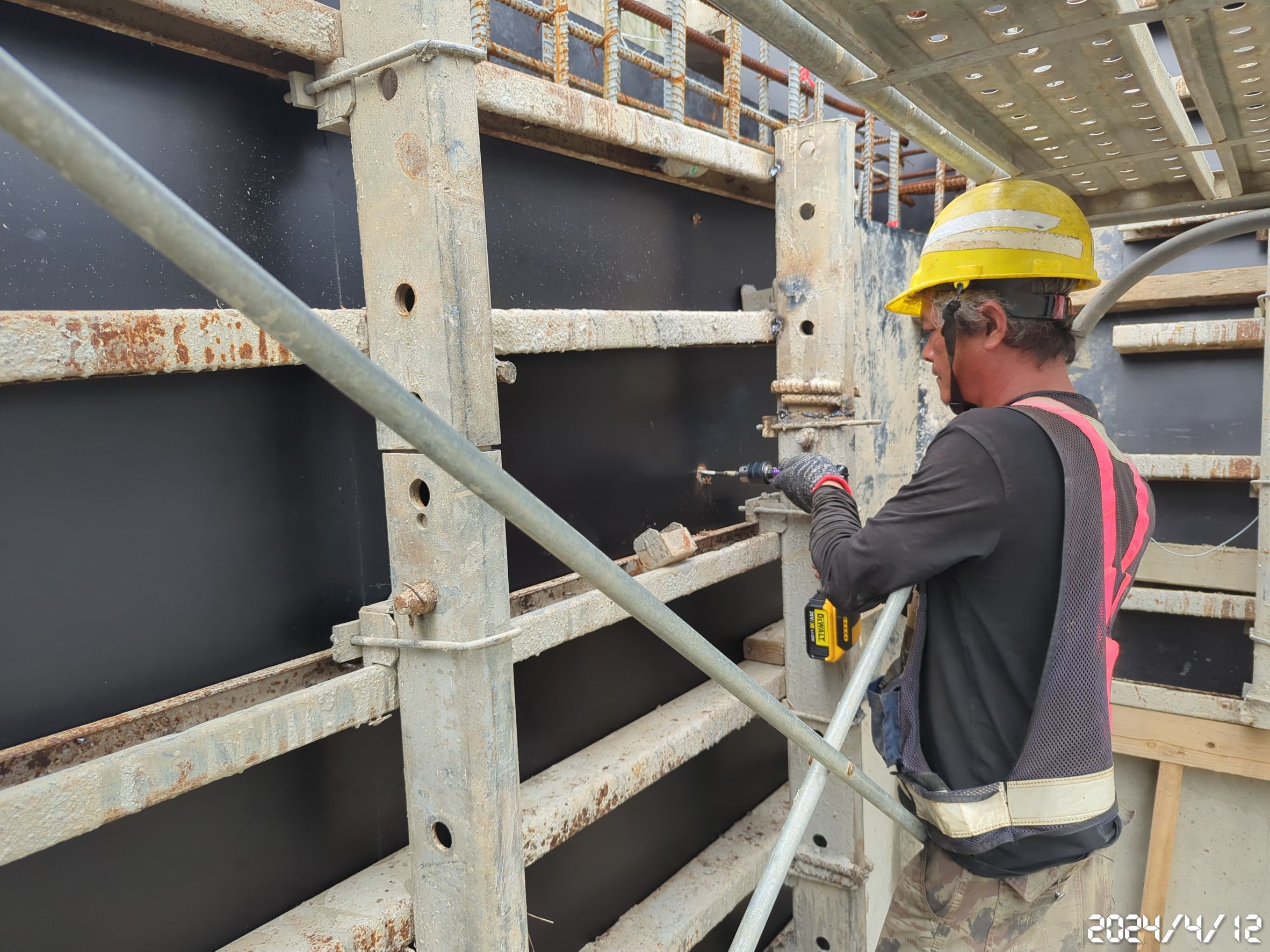 RD07-1車行箱涵模板組立