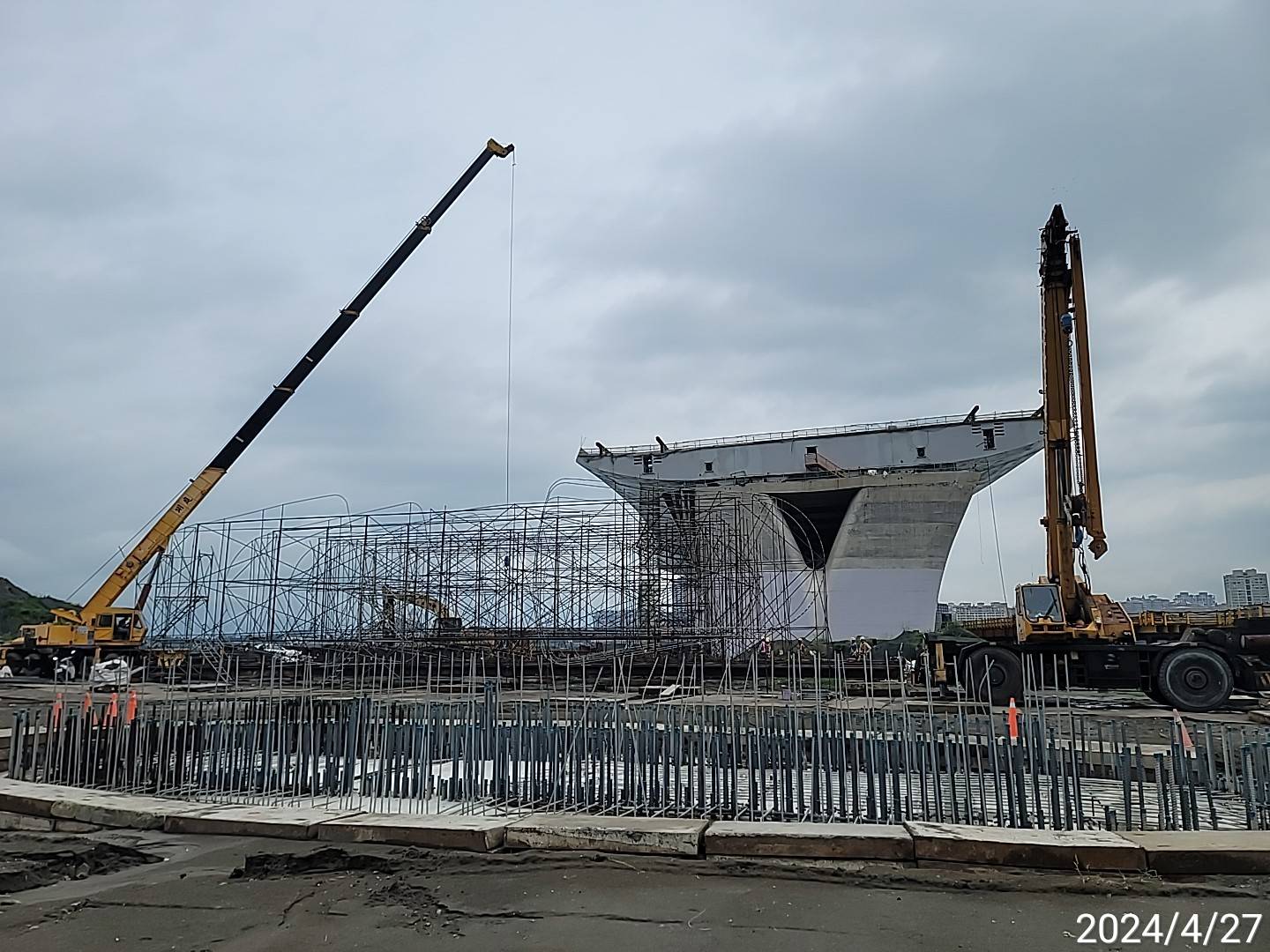 P17墩柱樣架組立及場地整理