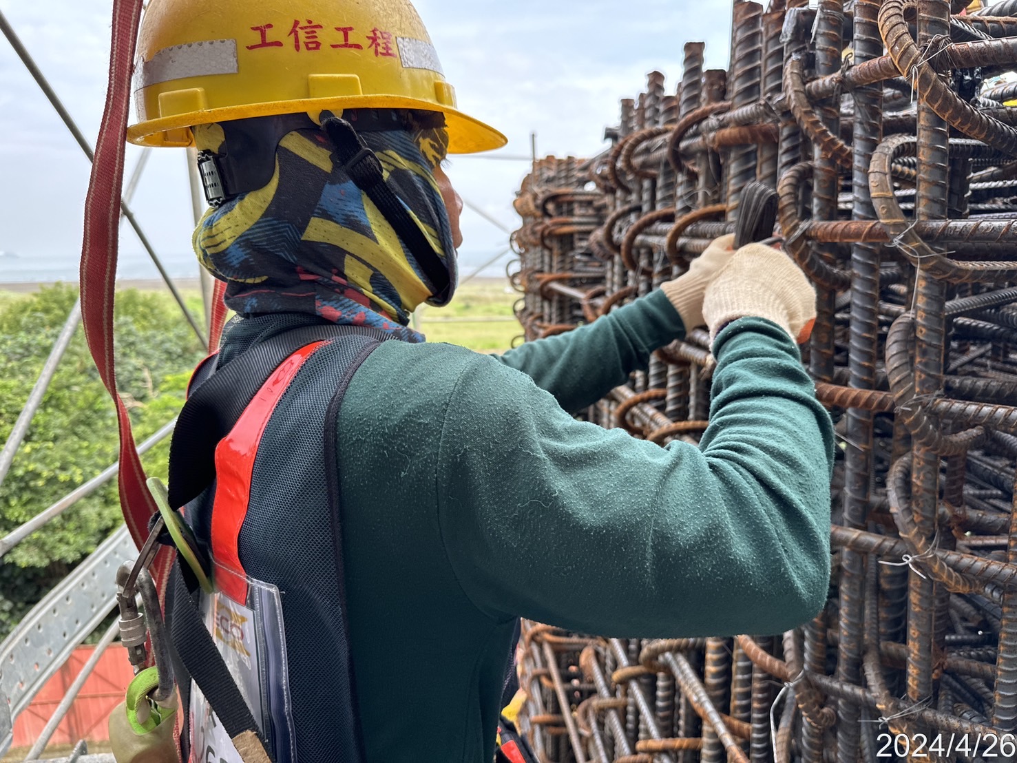 BL1P3墩柱鋼筋綁紮