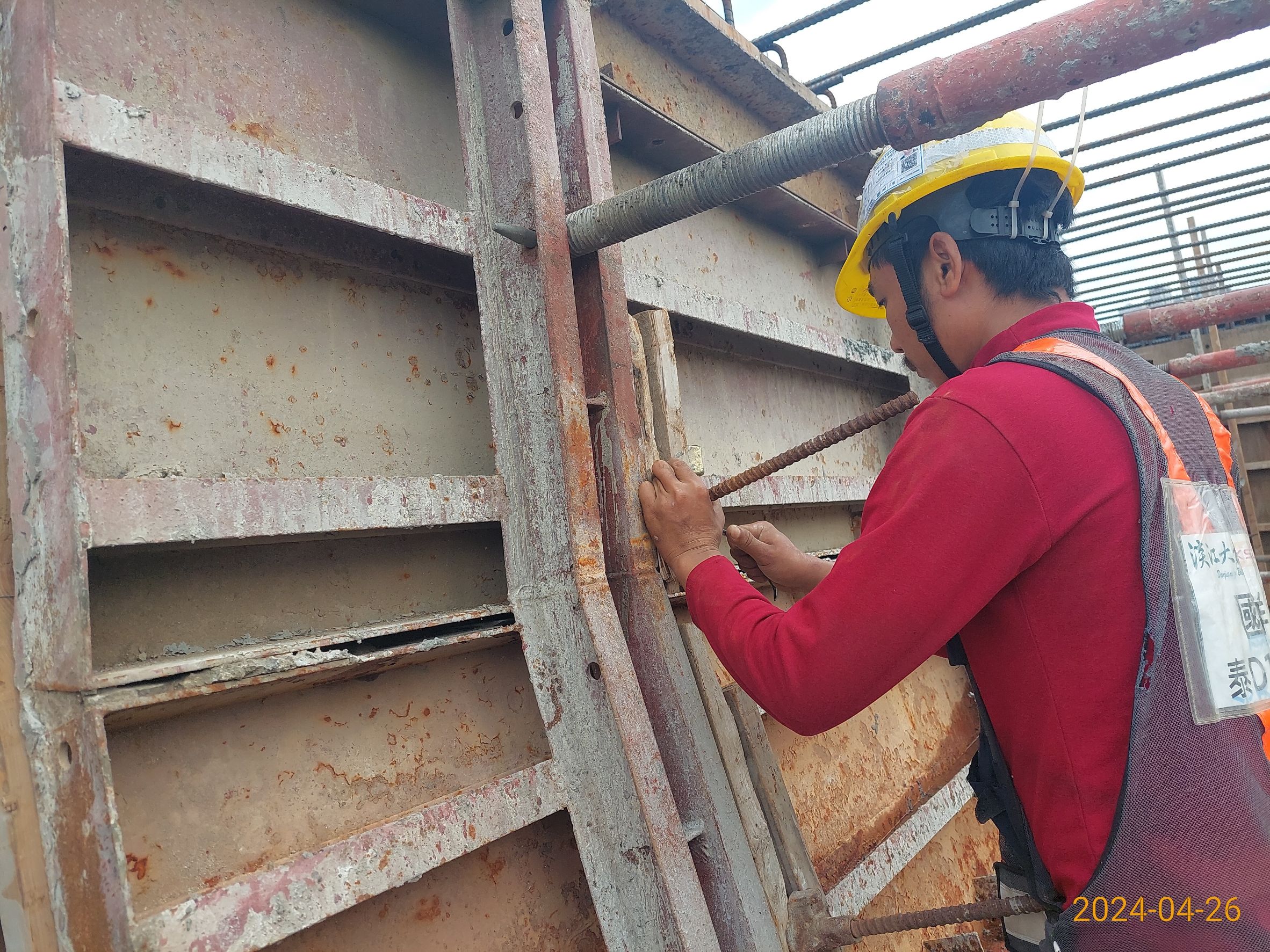 L05-1場撐箱型梁內模組立