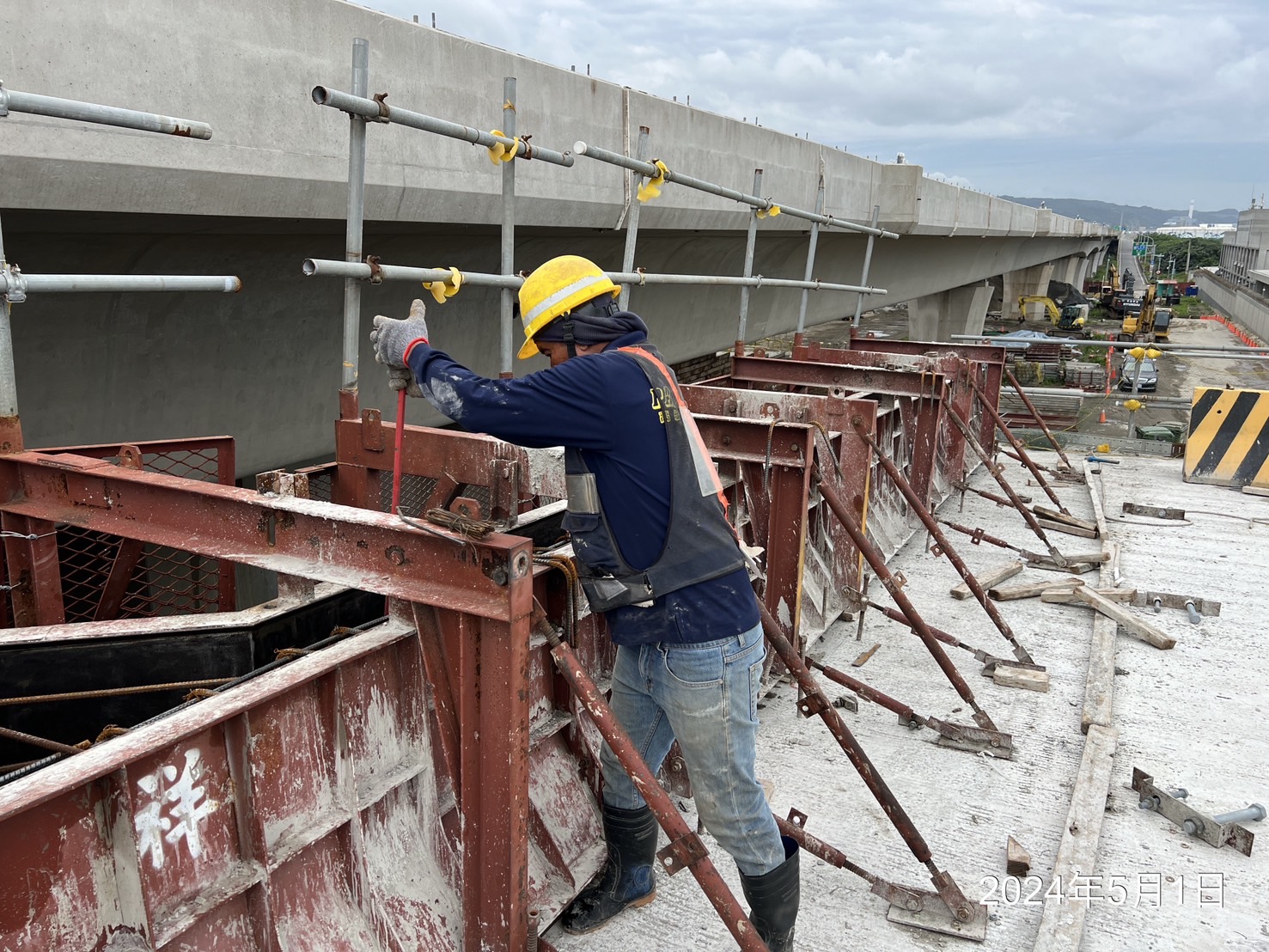 RL1混凝土護鋼模調整