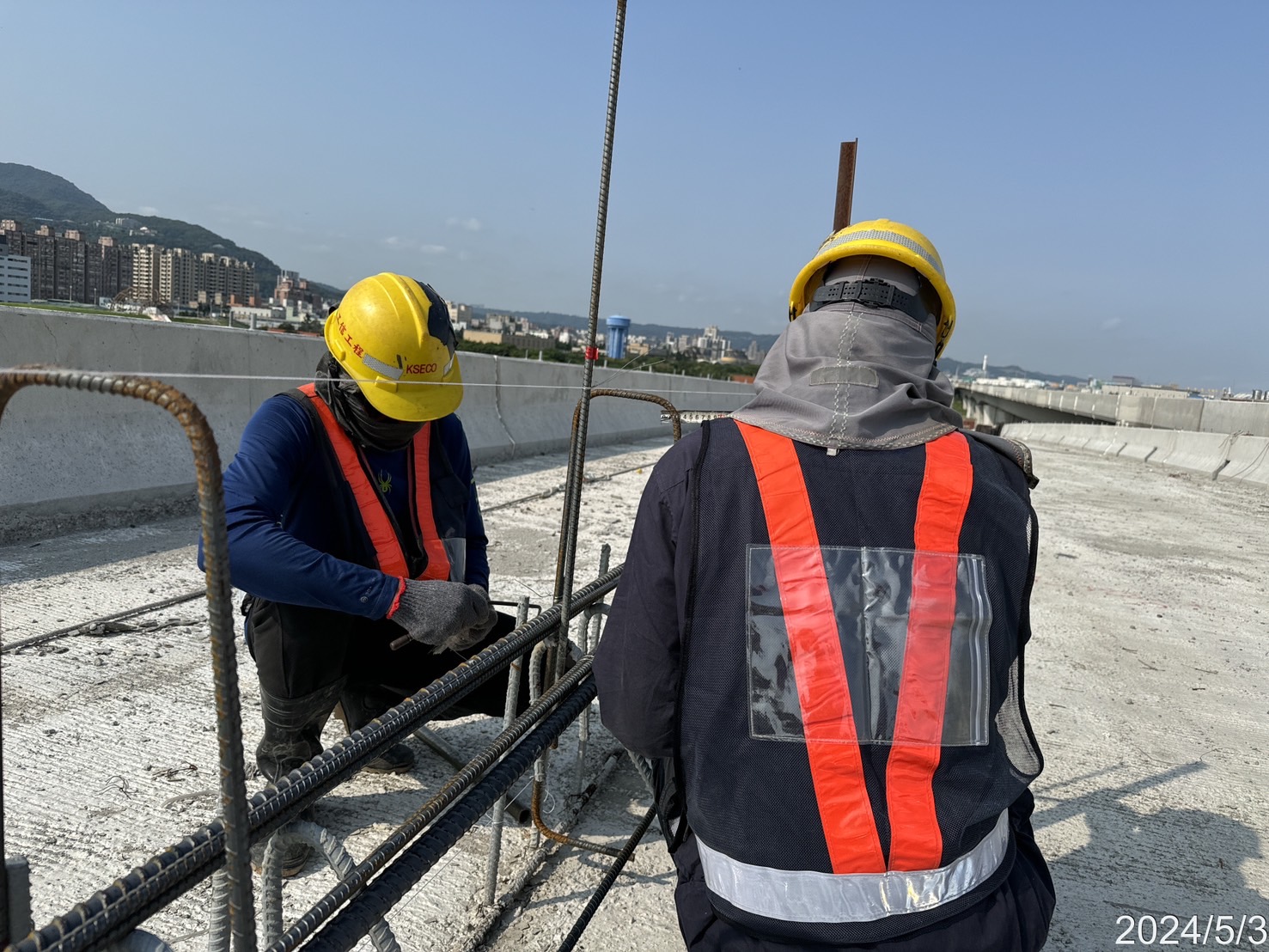 RR2混凝土護欄鋼筋綁紮