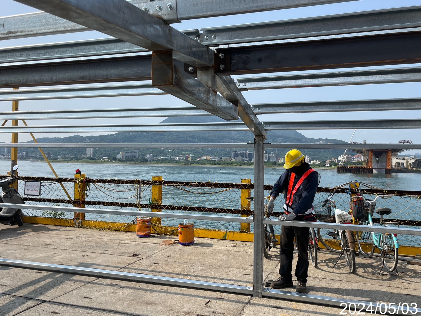 主橋電銲棚架施作