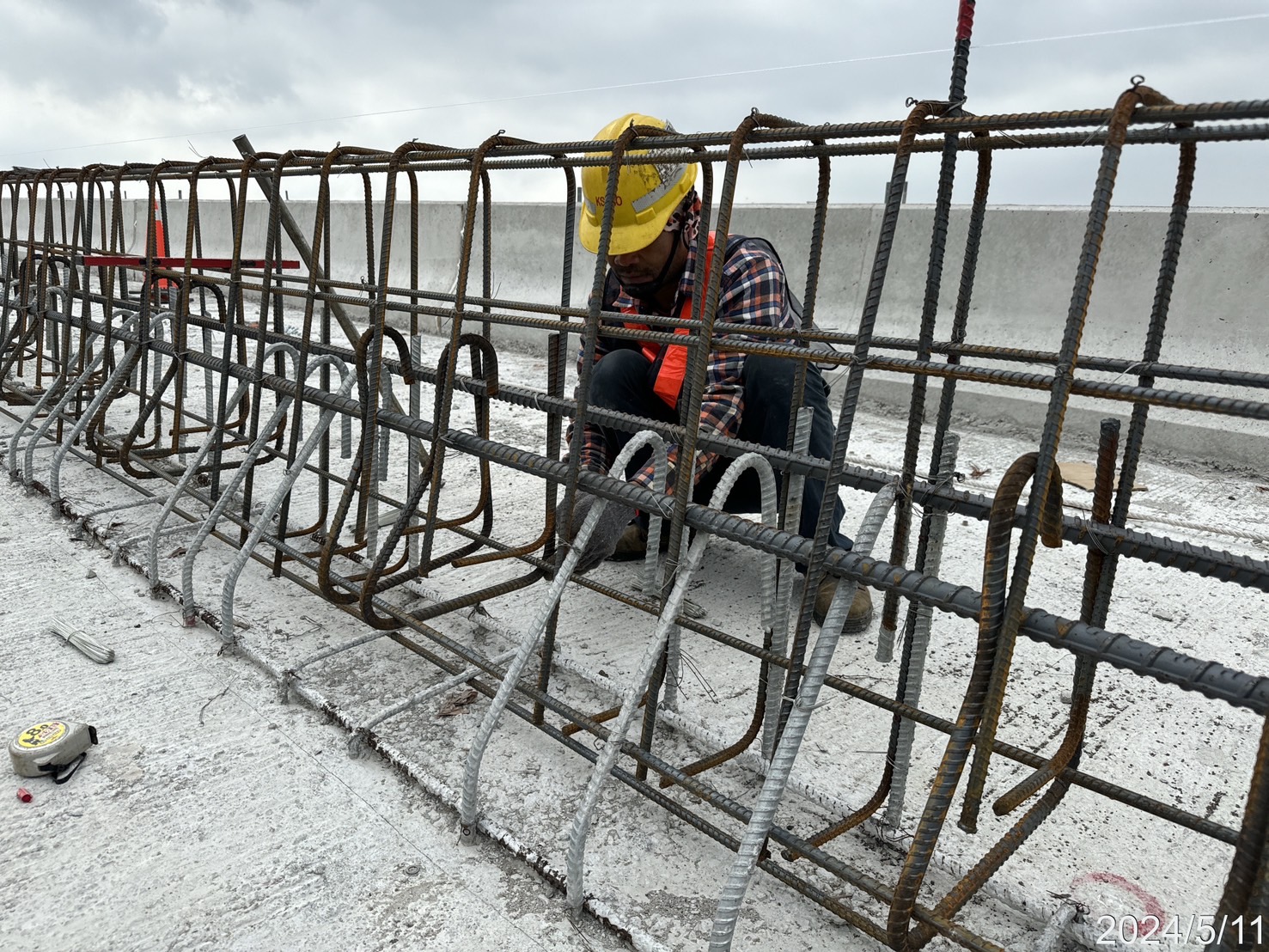 RR2混凝土護欄鋼筋綁紮