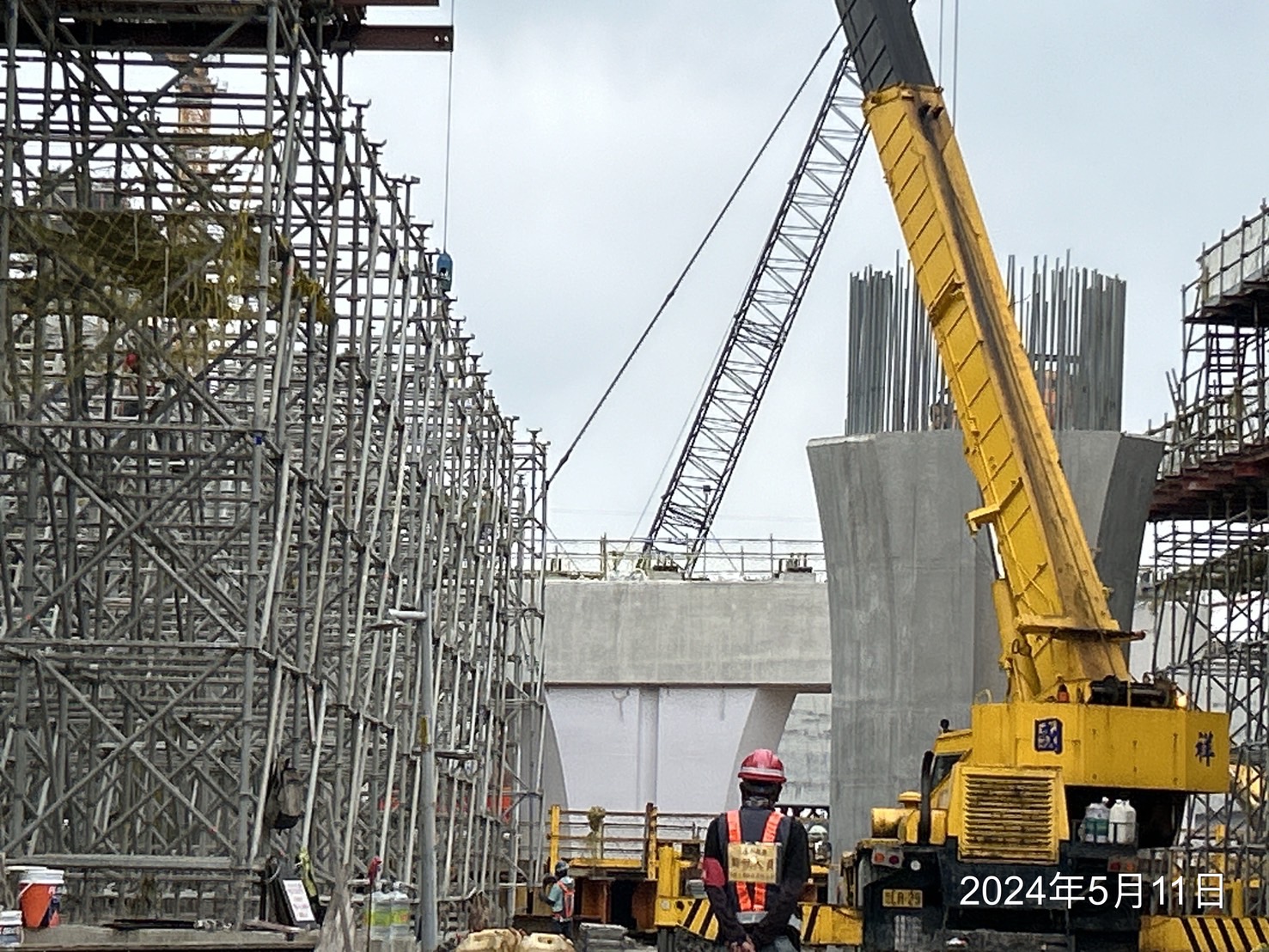 R3A-3場撐箱型梁支撐架組立