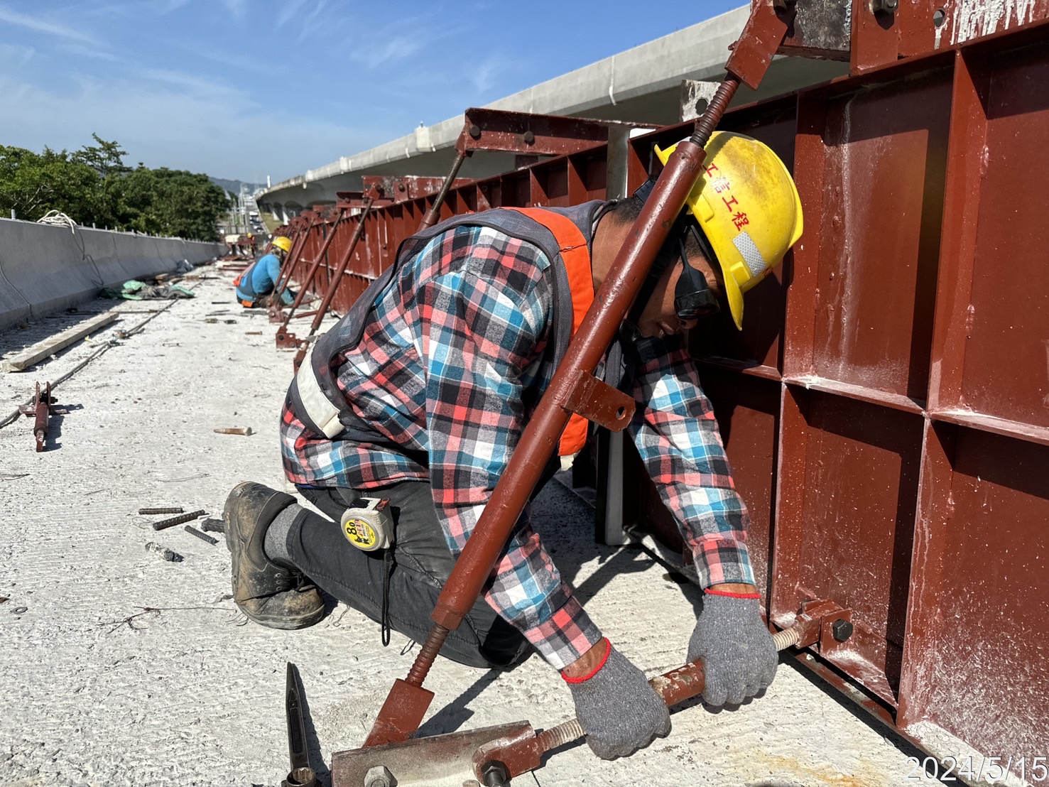 RR2混凝土護欄鋼模組立