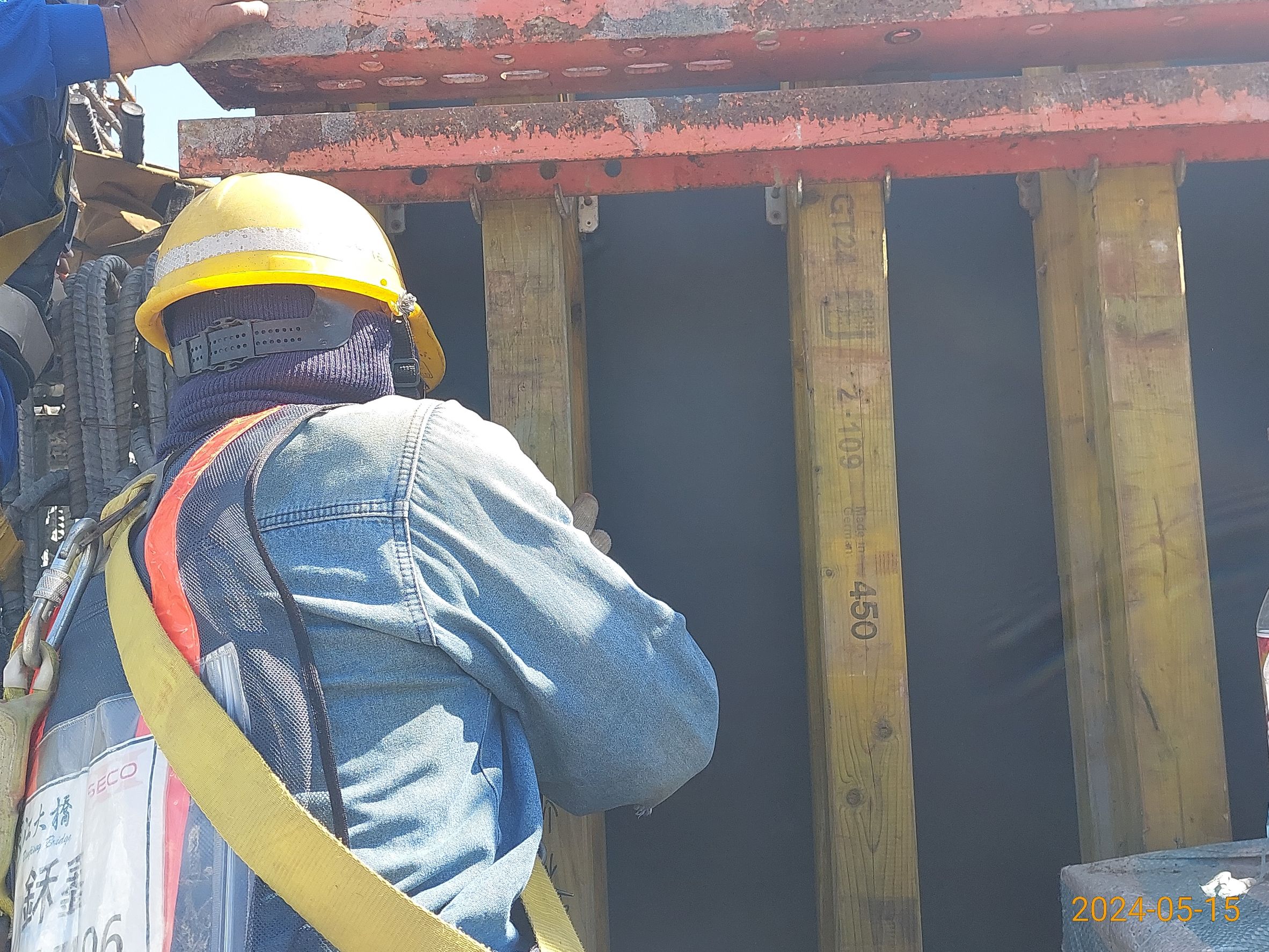 ML2P3帽梁模板組立