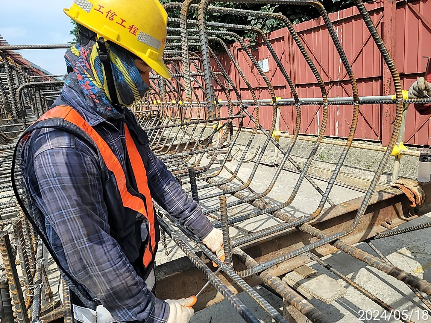 BL1P2墩柱鋼筋地面組立