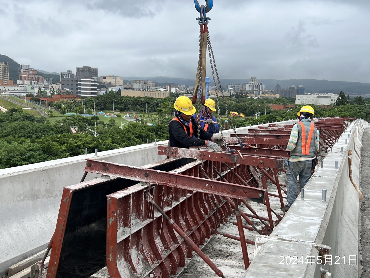 RR2 混凝土護欄鋼模拆卸