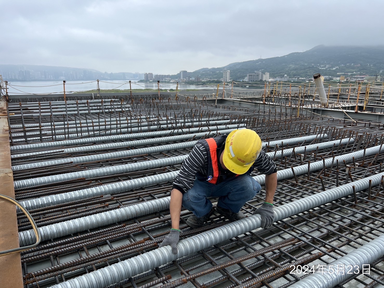 預力轉換段預力套管施作