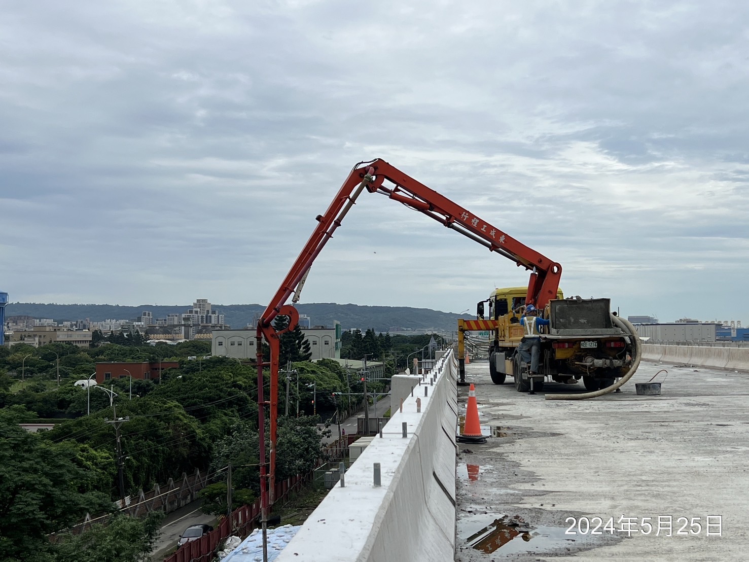 RR2-L5擋土牆牆身混凝土澆置